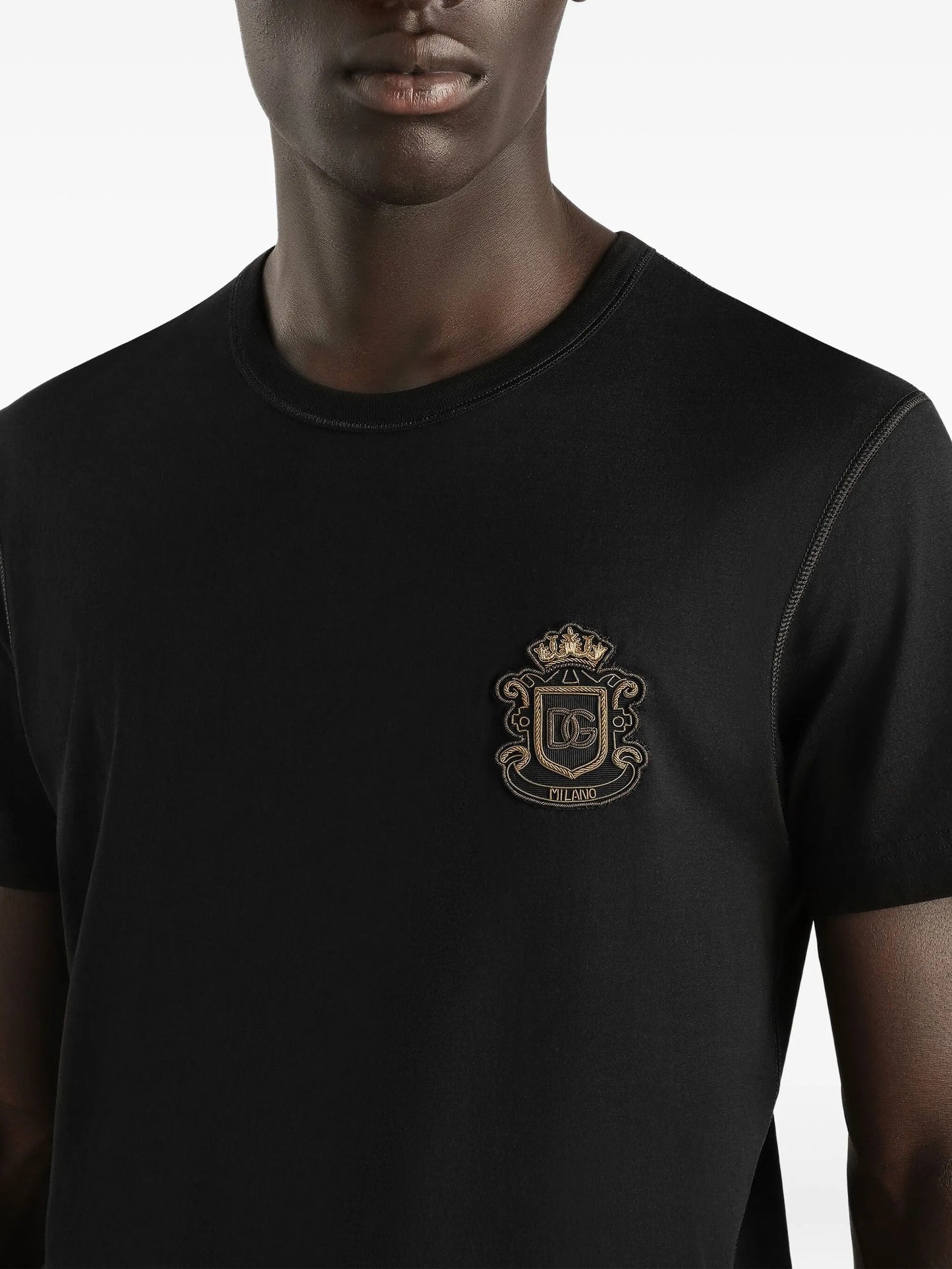 crest-appliqué T-shirt