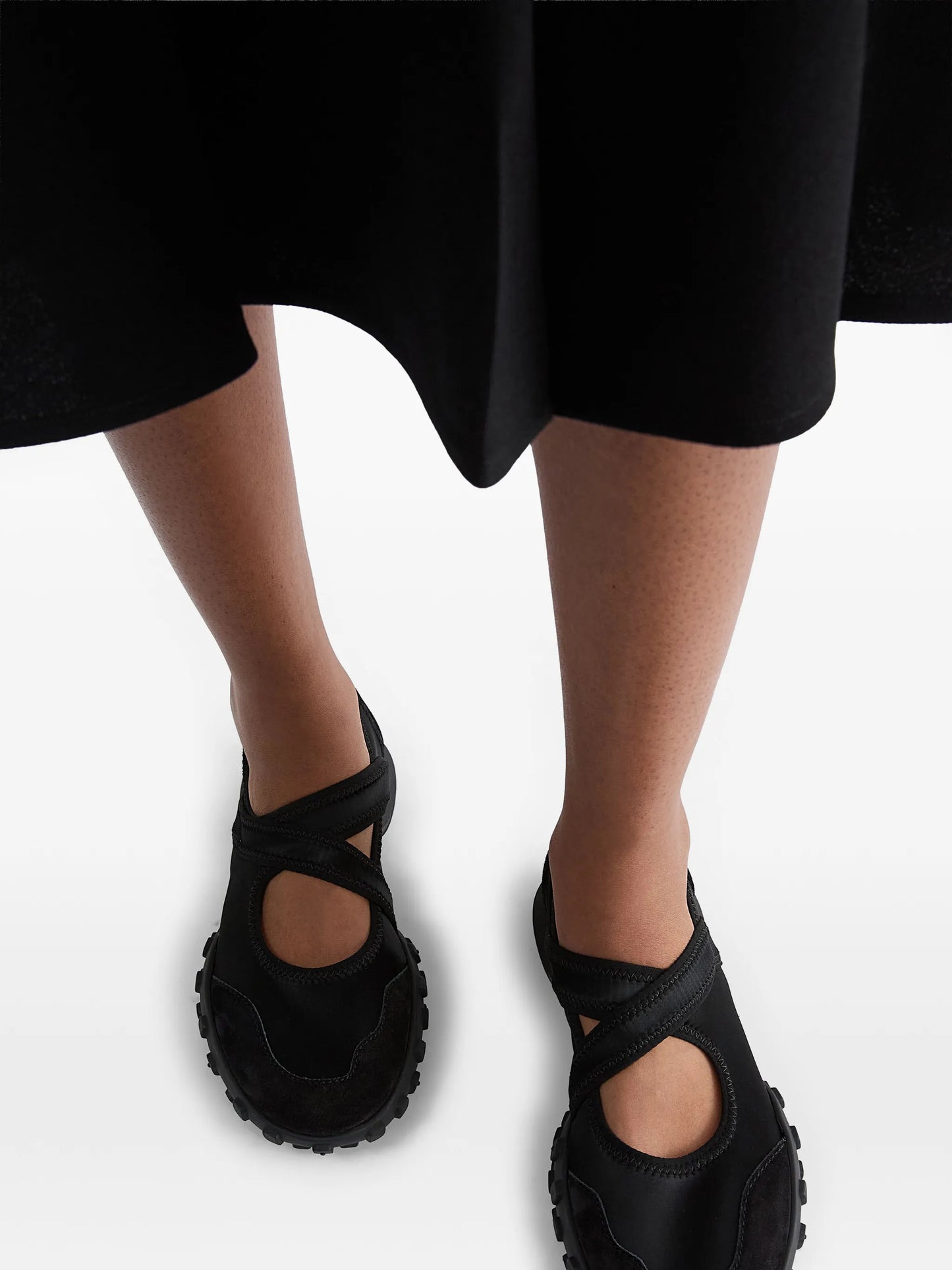 Moon cross-over sneakerinas