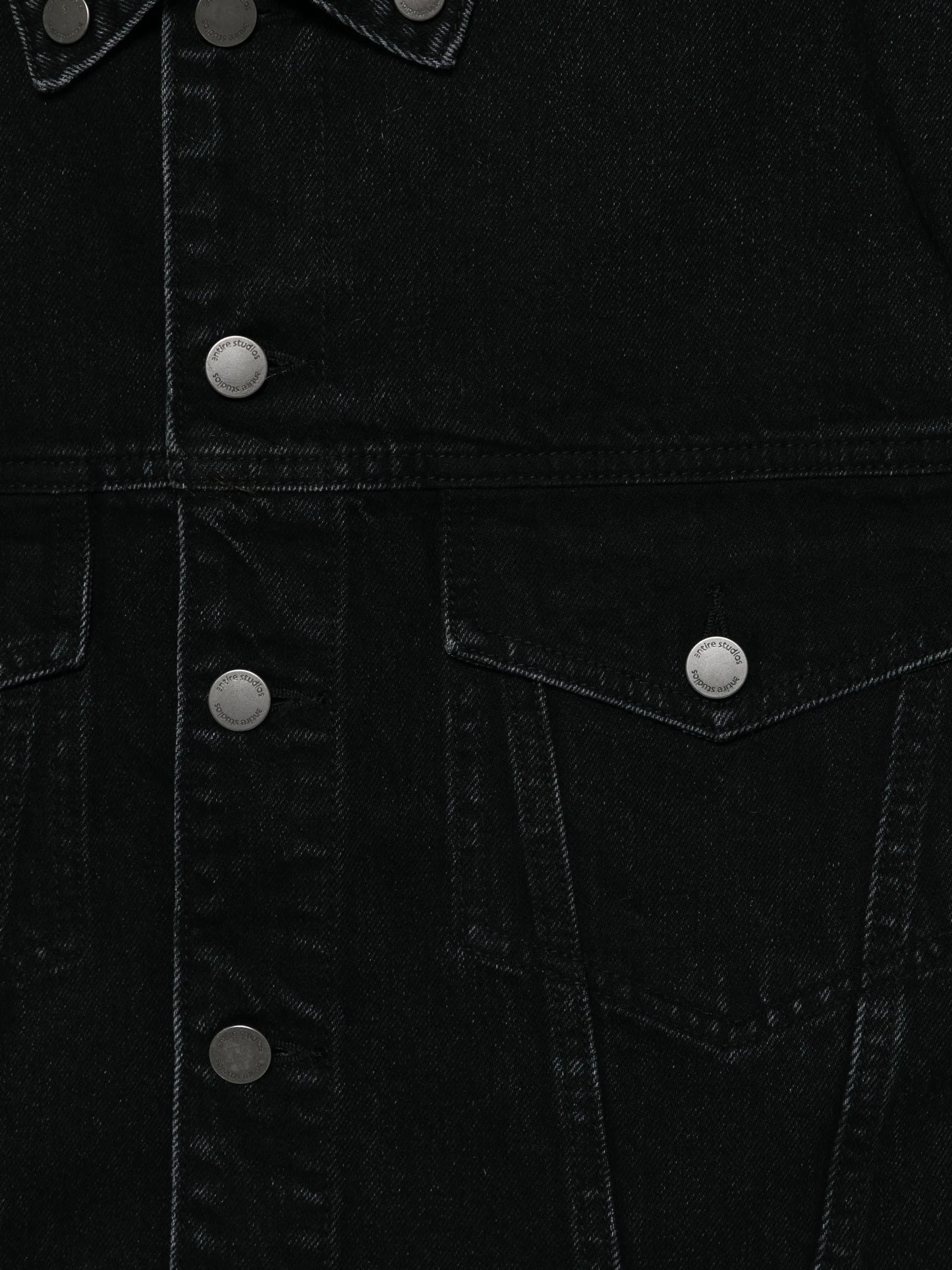 Shrunken denim jacket