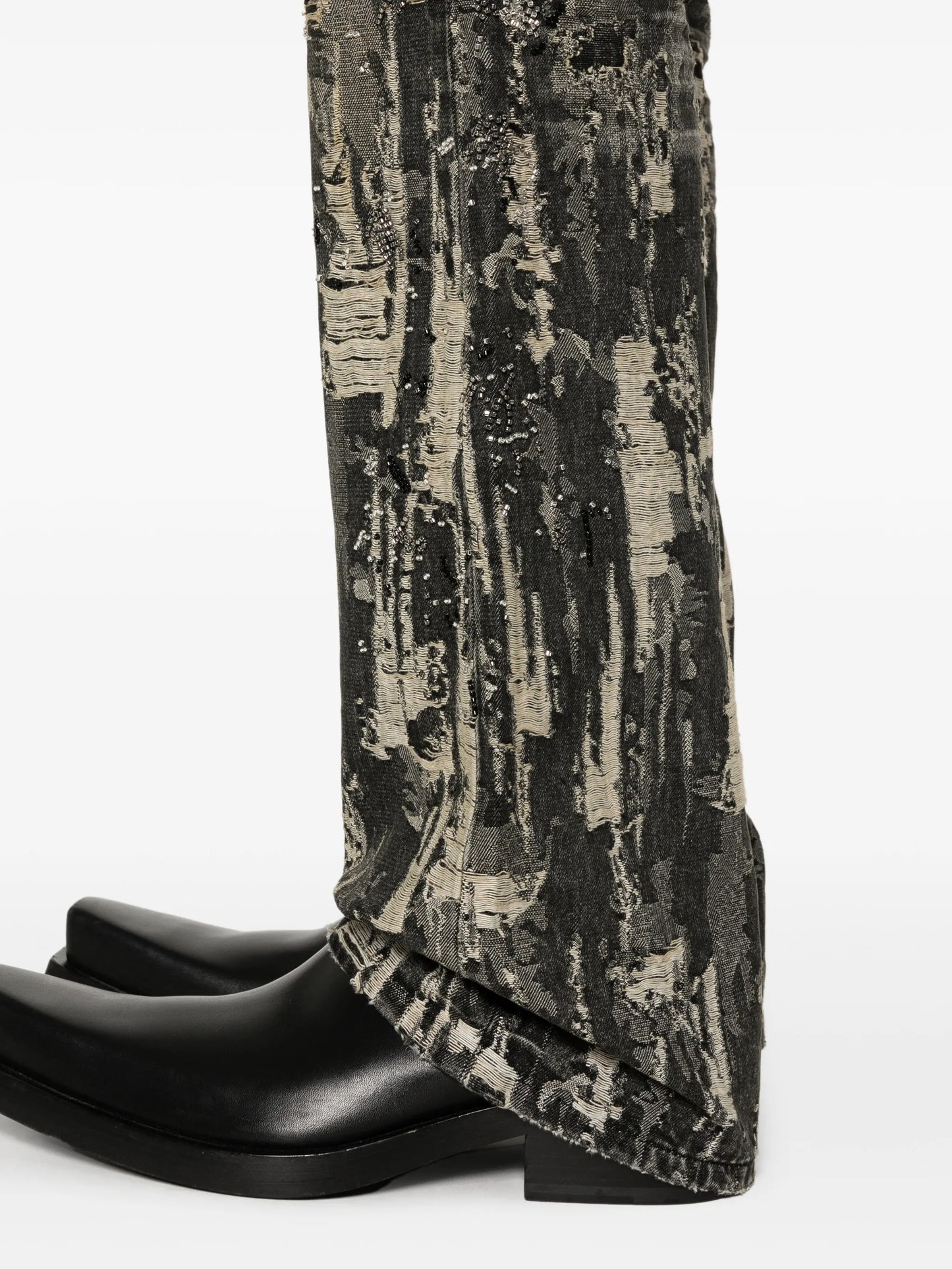 P026 beaded destroyed baggy jeans