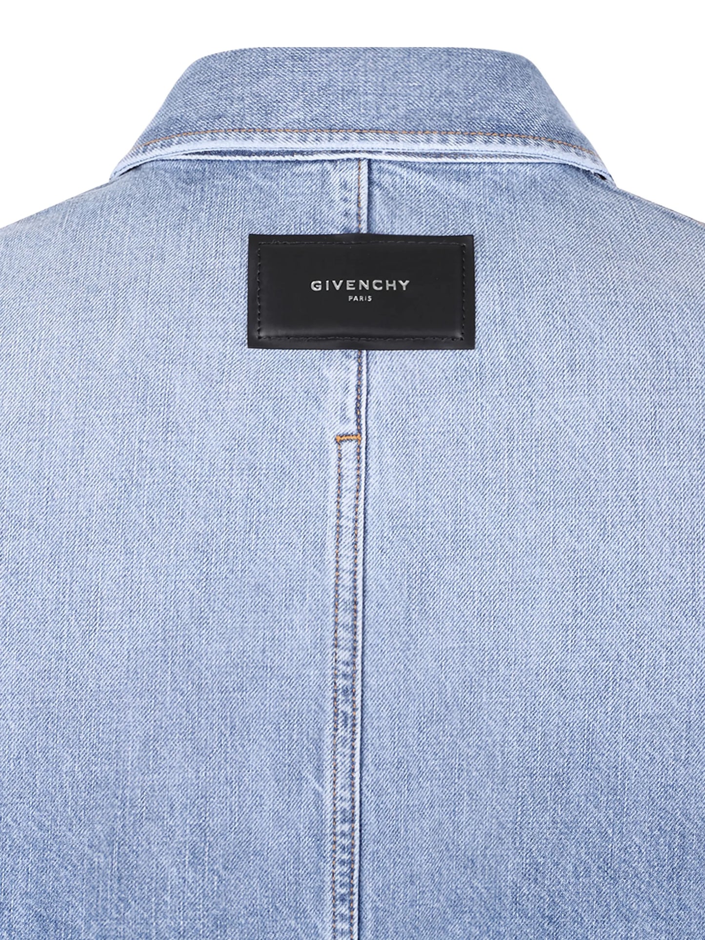 patch-pocket buttoned shirt
