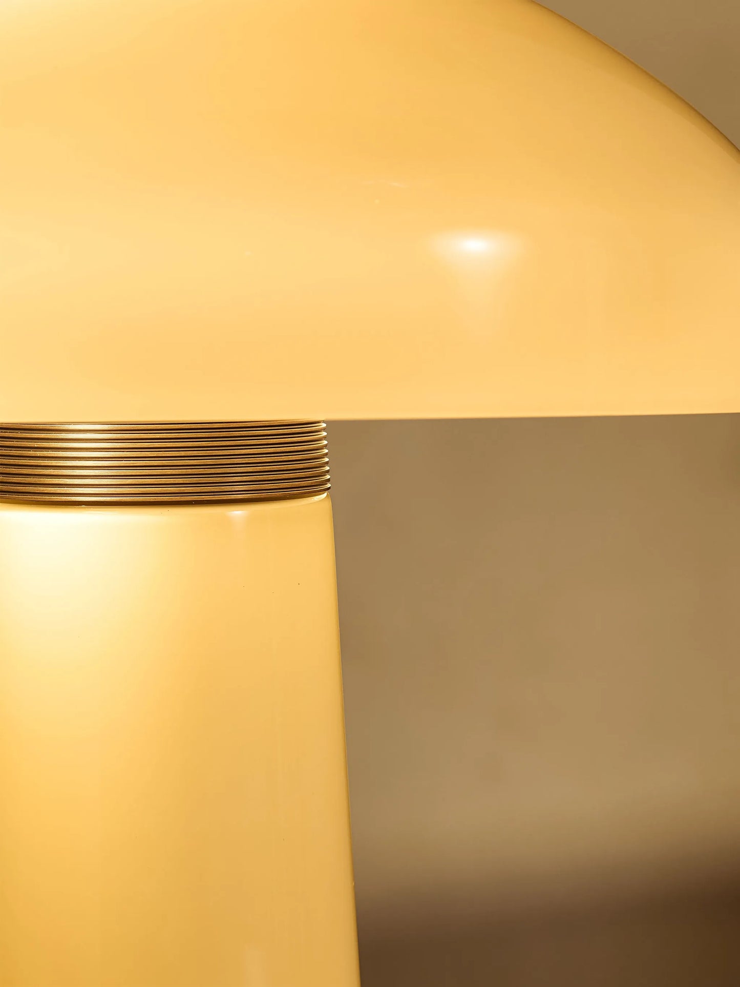 Janie mushroom-shape table lamp