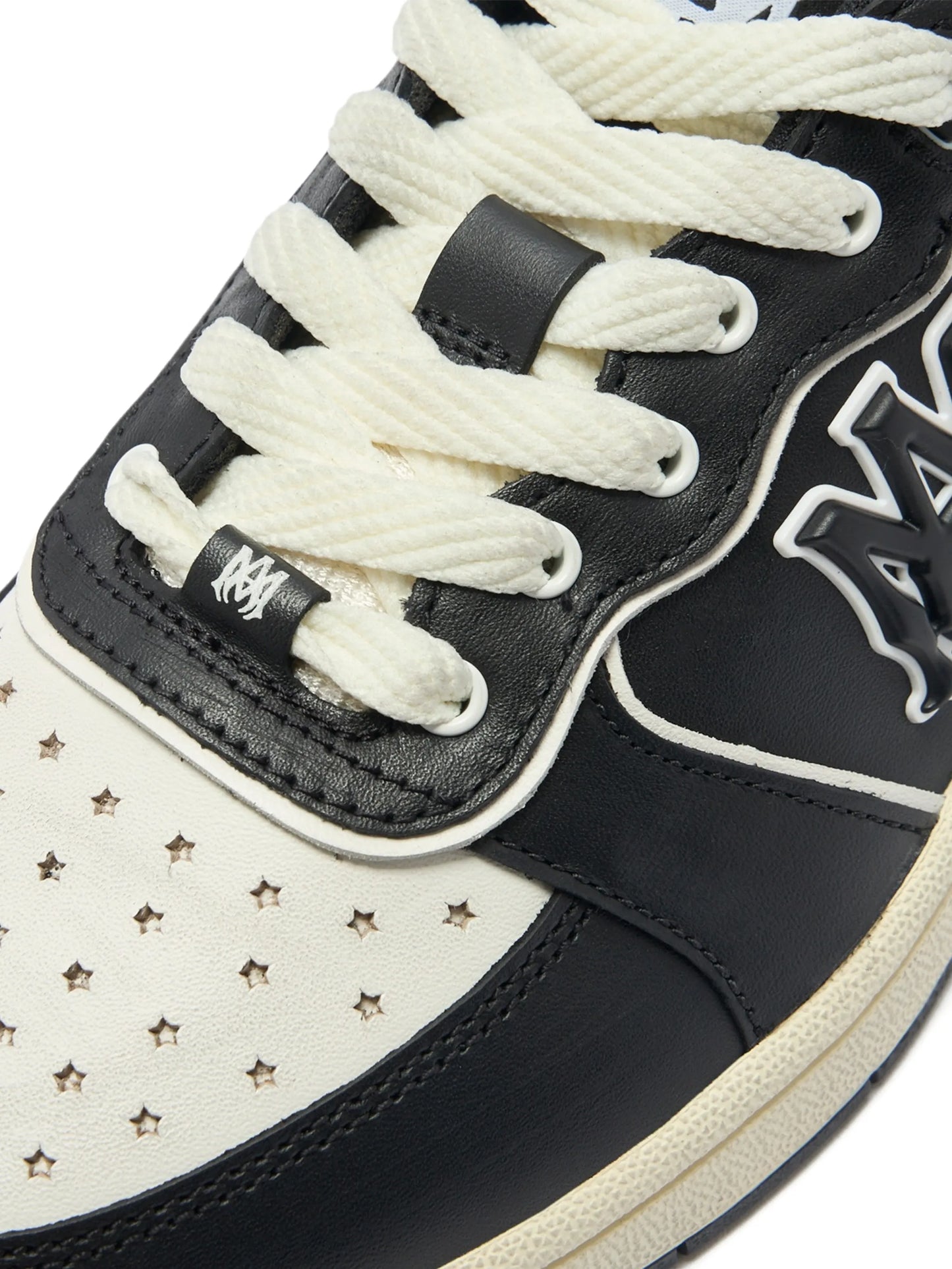 Classic Low lace-up sneakers