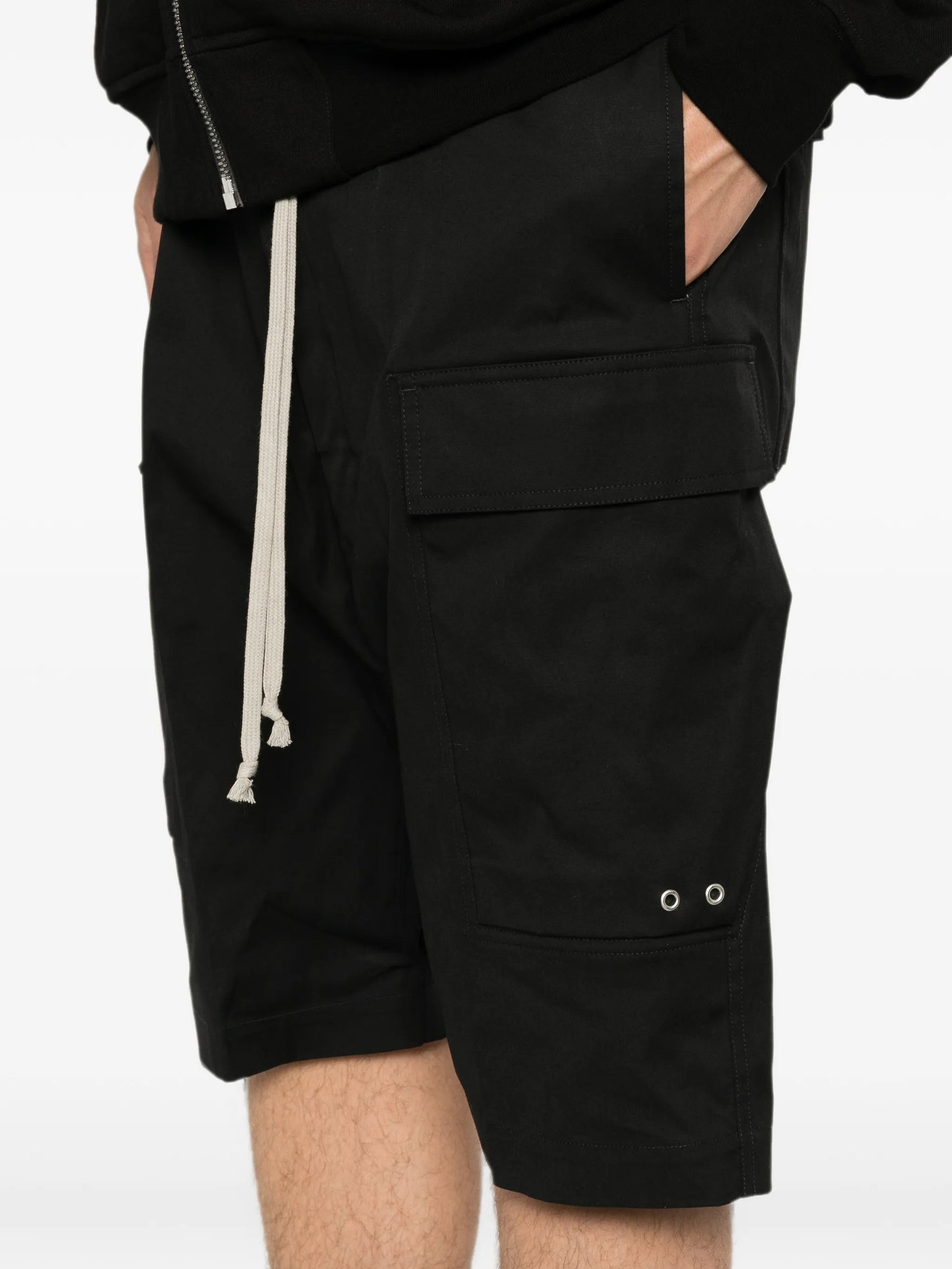 elasticated-waistband cargo shorts