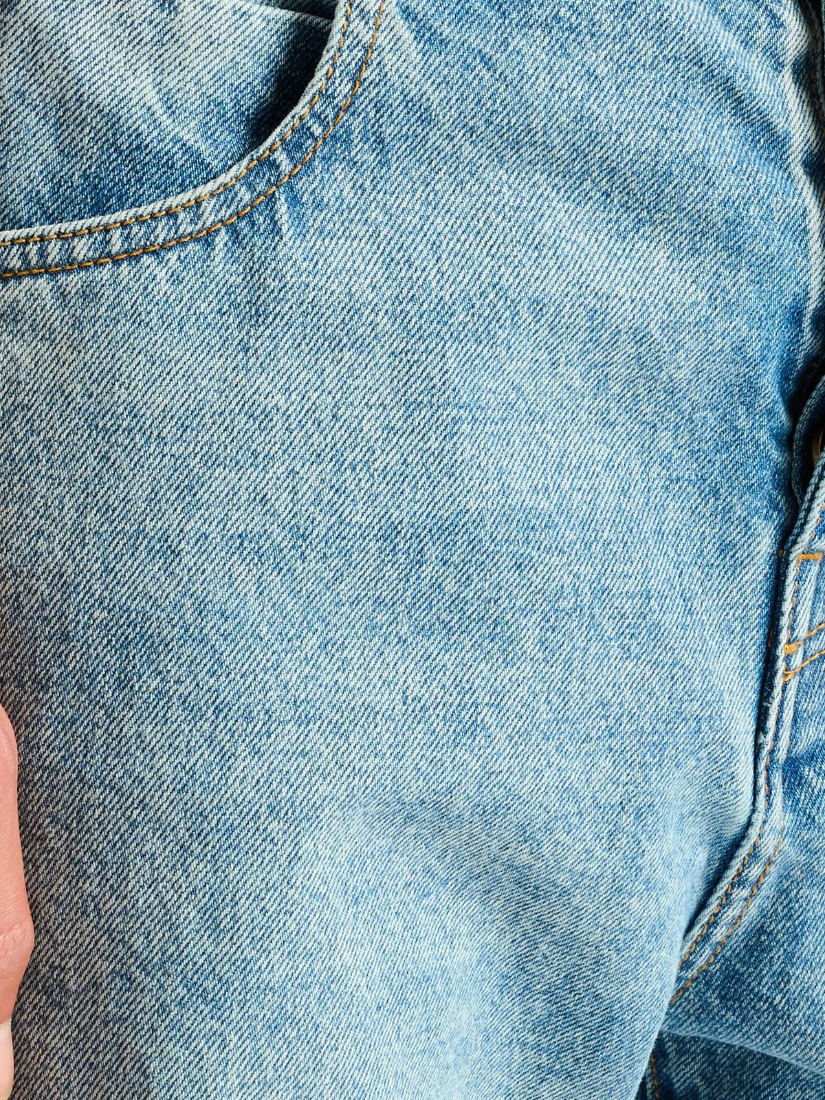 loose-fit jeans in light blue denim