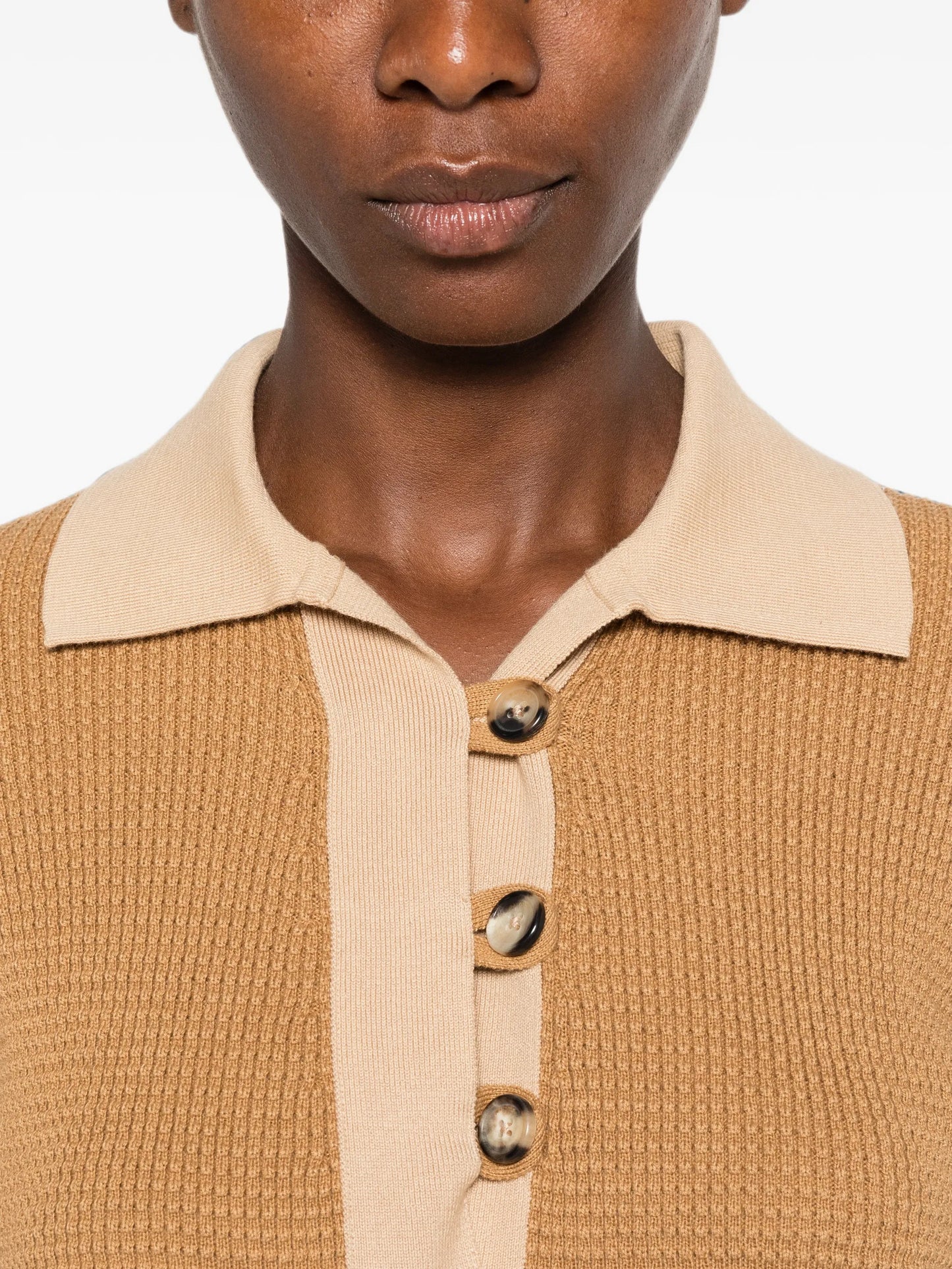 contrast-collar short-sleeve polo top