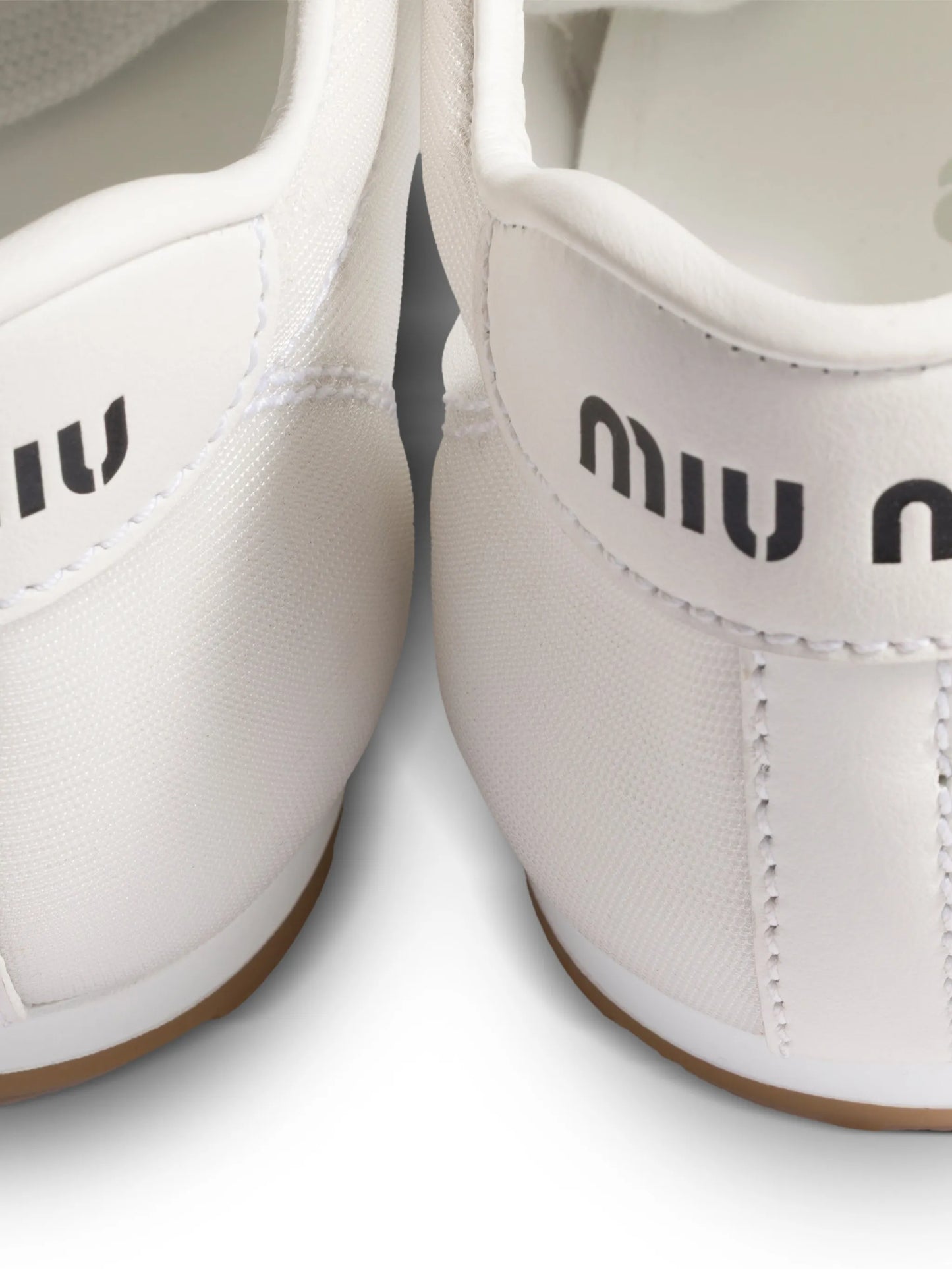 Plume mesh fabric sneakers