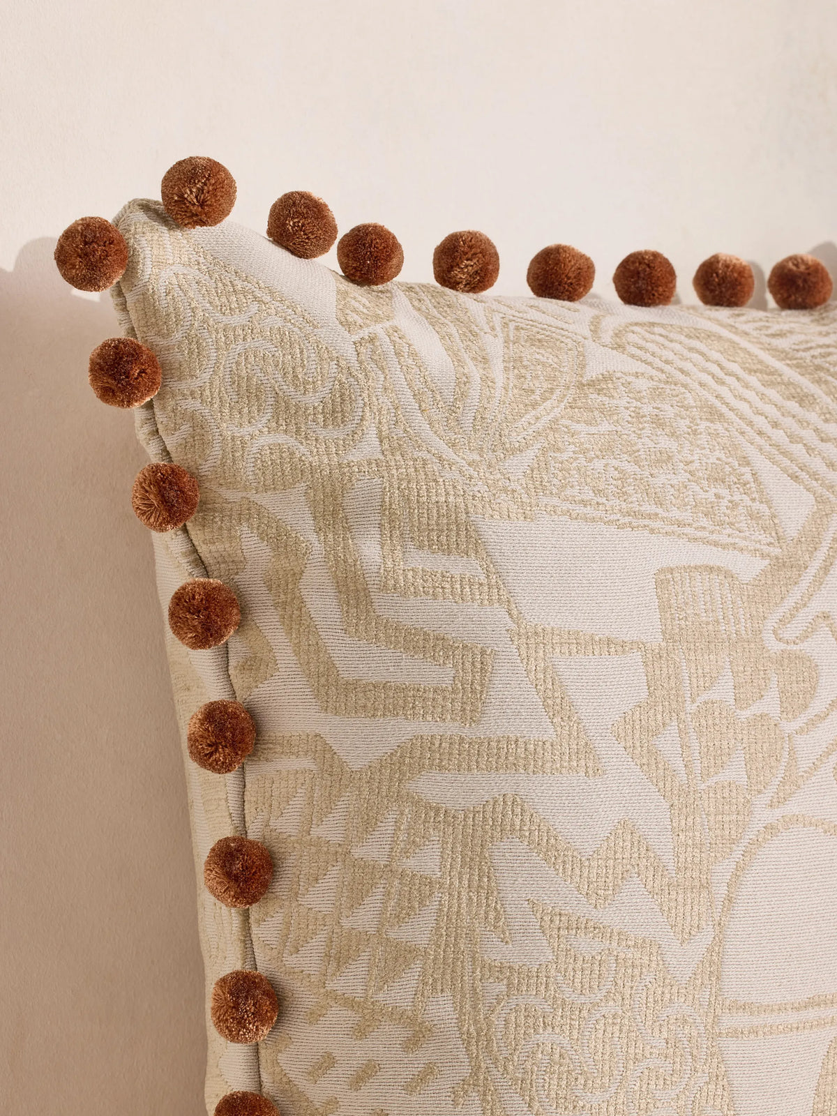 Daxton cushion
