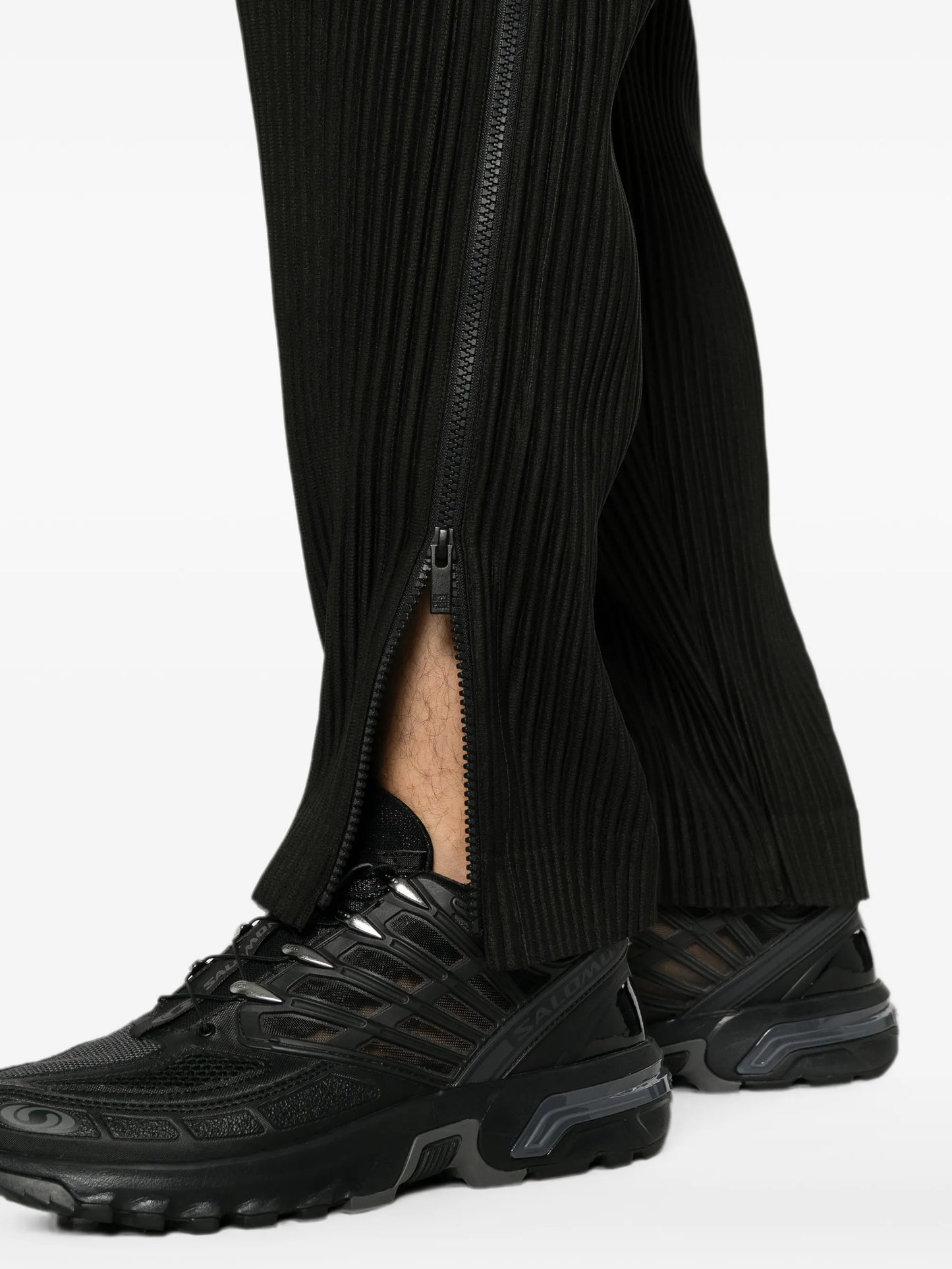 pleated-design zip-detailing trousers