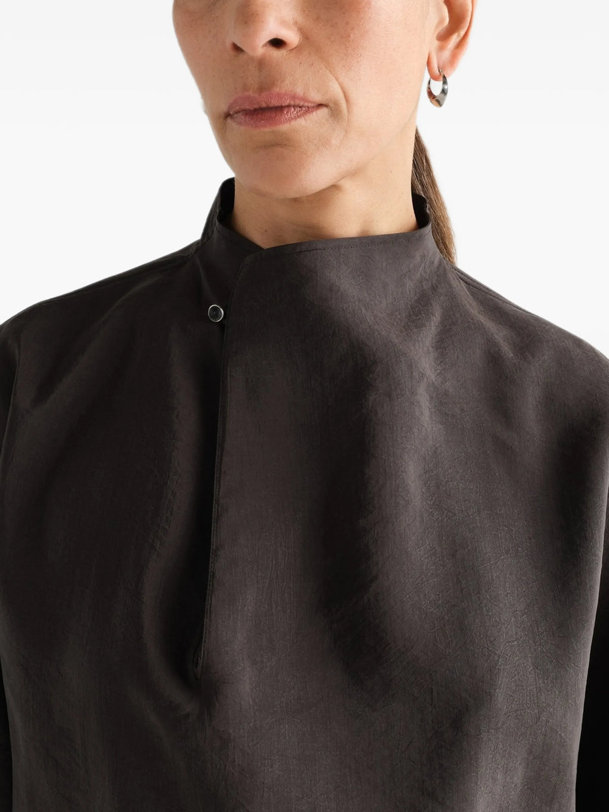 soft collar top in dry silk