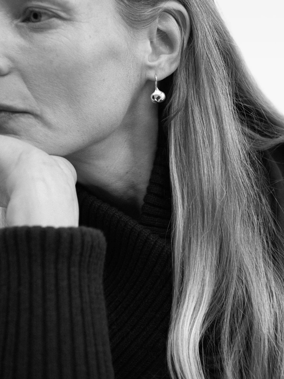 Pebble Curve drop earrings