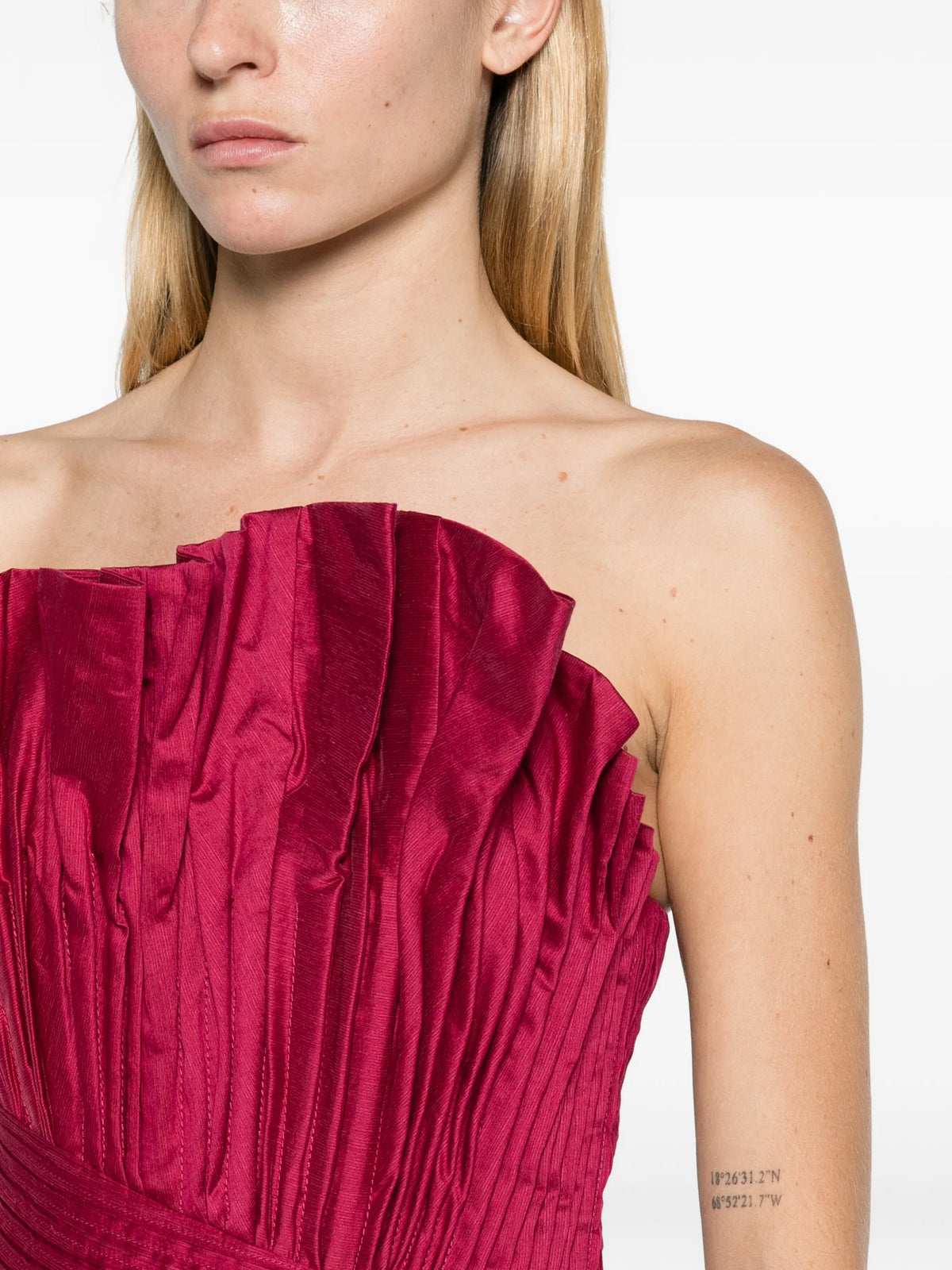 Aquiline gown