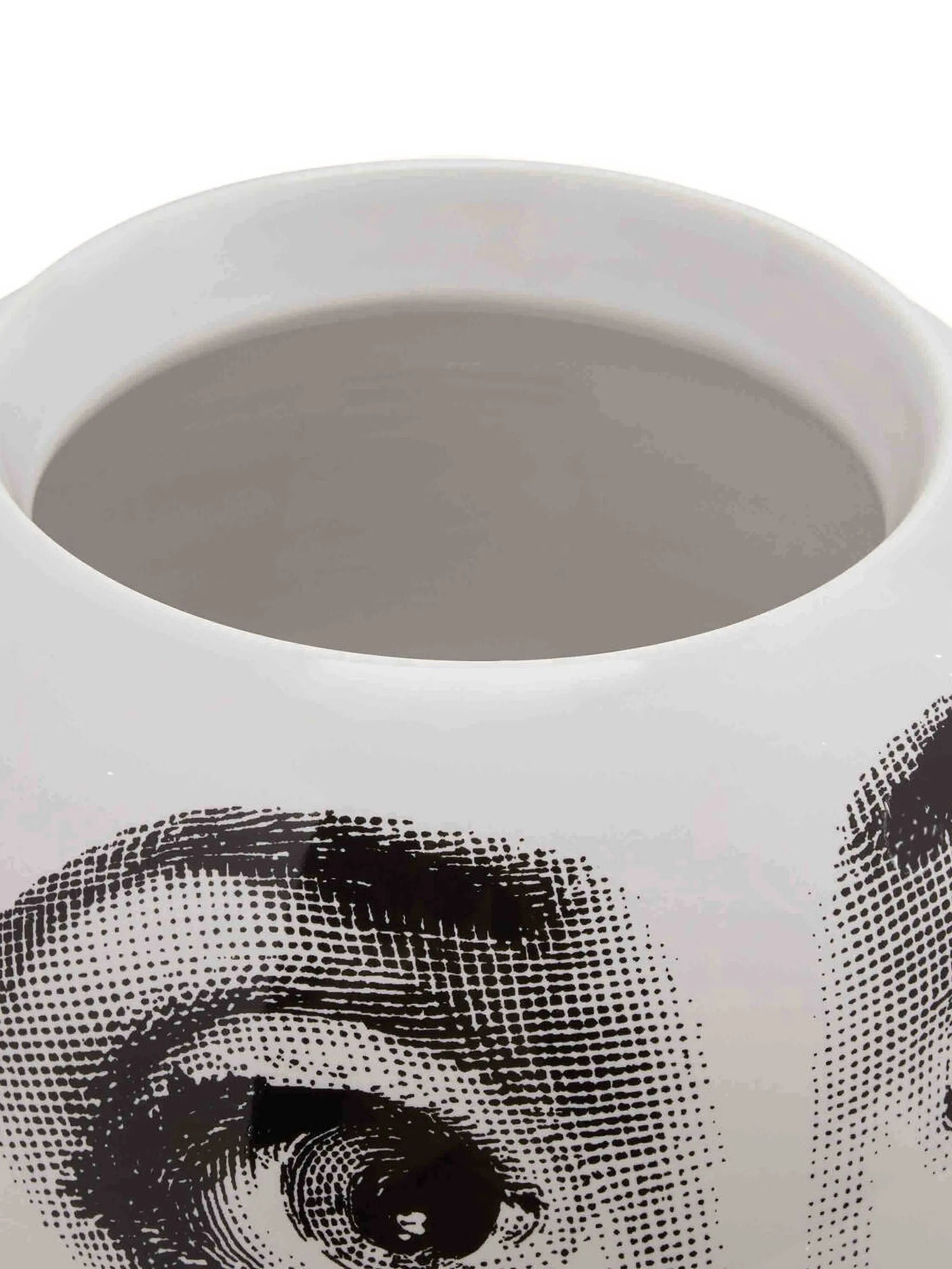 Farfalle vase (30cm x 19cm)