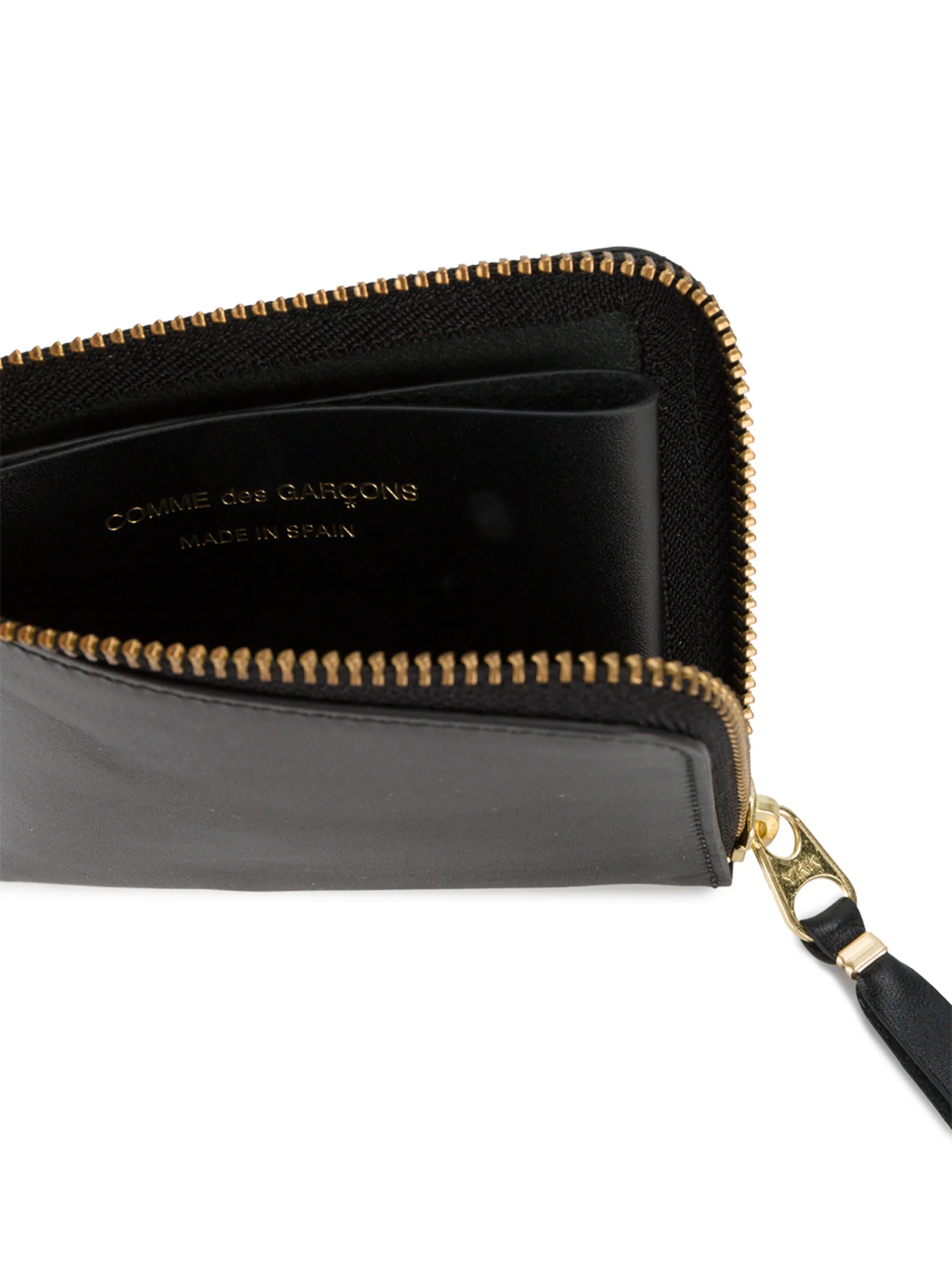 zip-fastening leather wallet