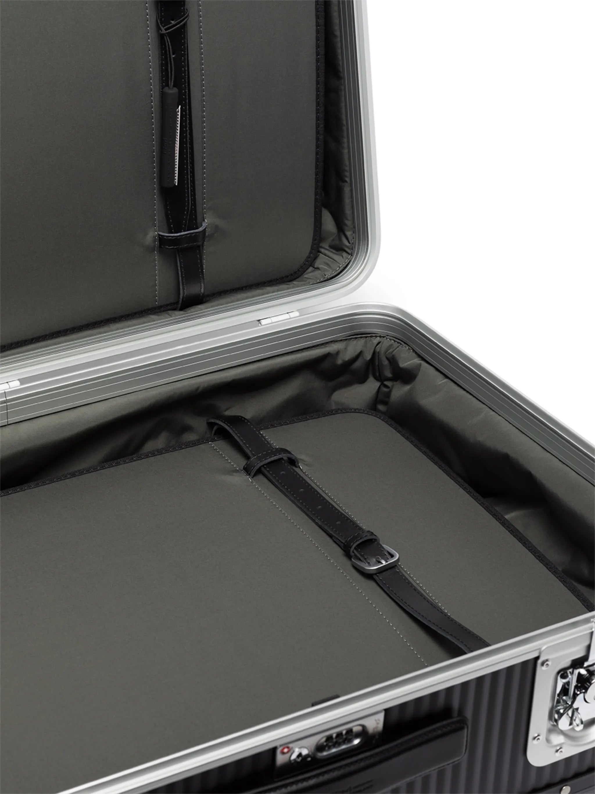 Black Bank Spinner 76  luggage
