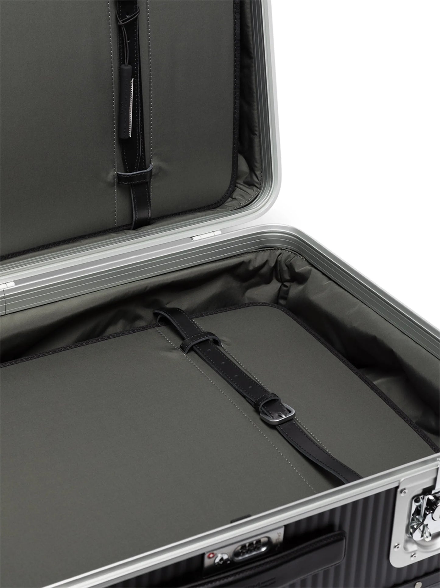 Black Bank Spinner 76  luggage