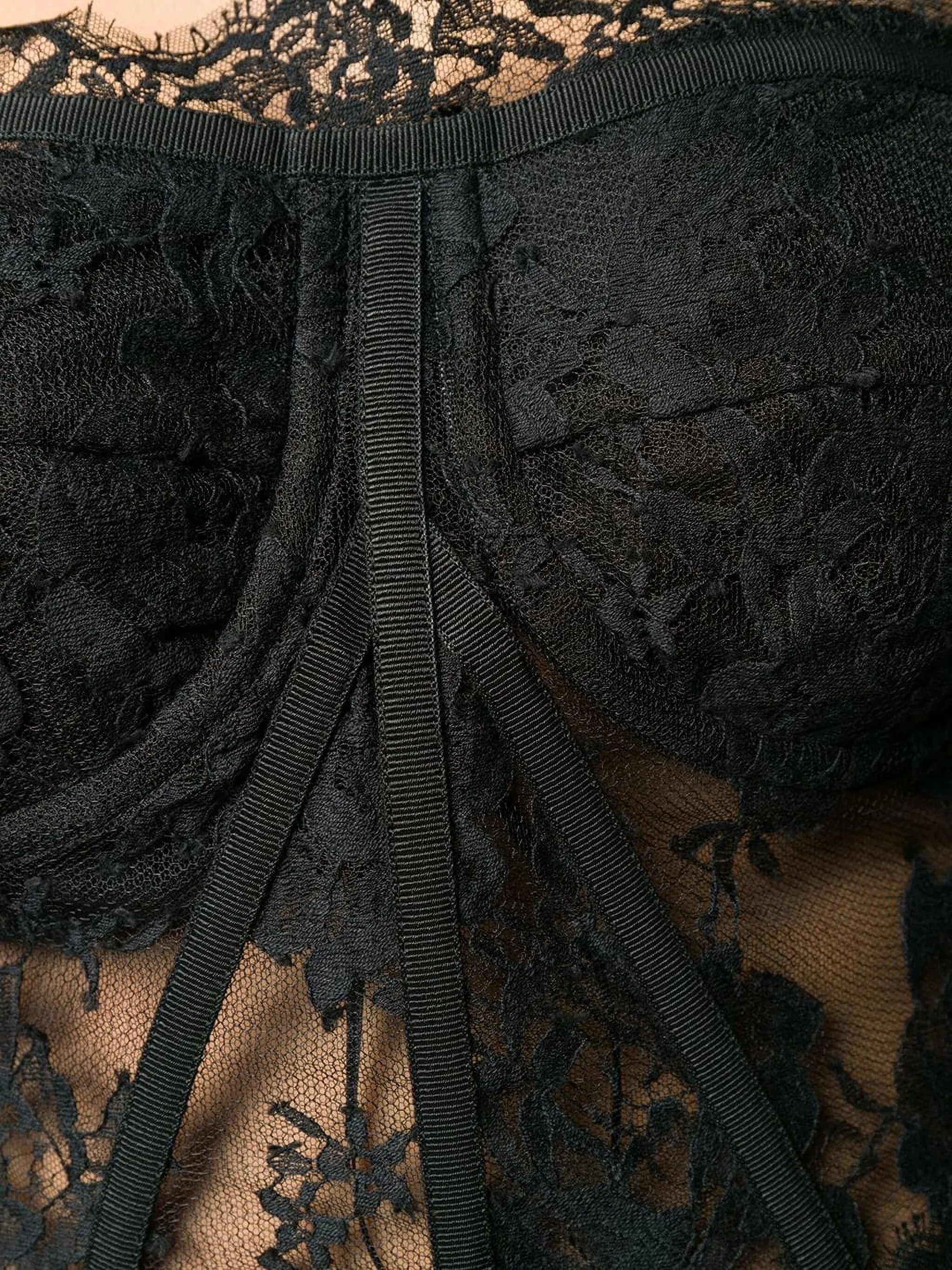 scalloped lace-trim top