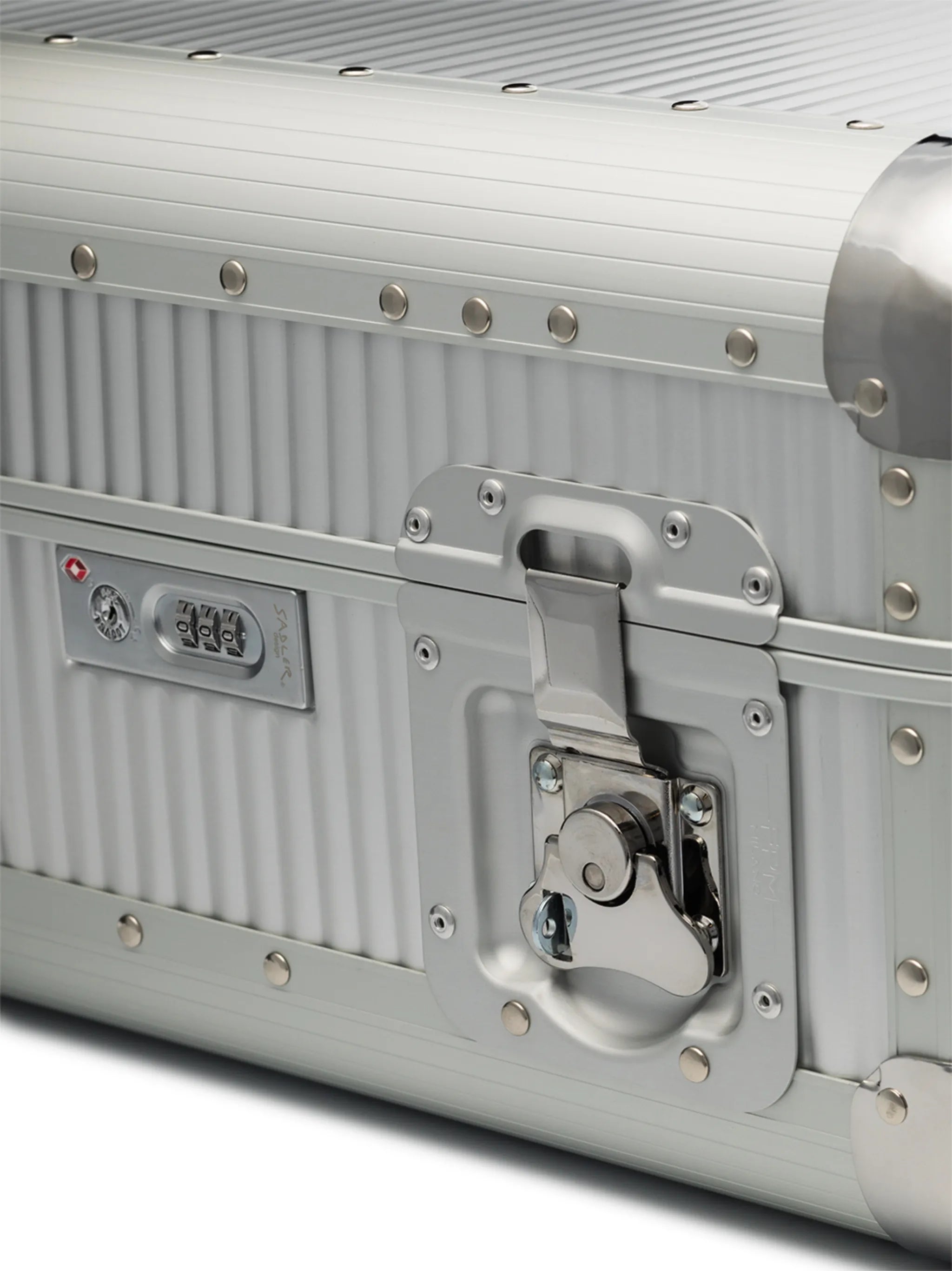 Bank S Spinner 55M suitcase