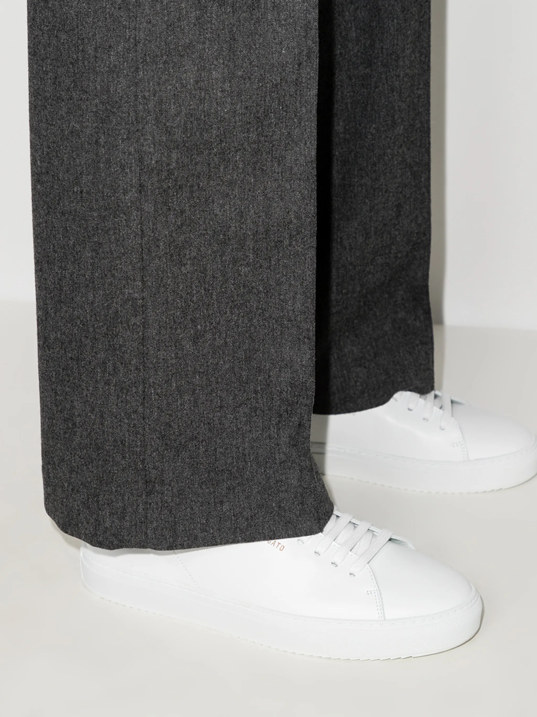 Clean 90 logo round-toe sneakers