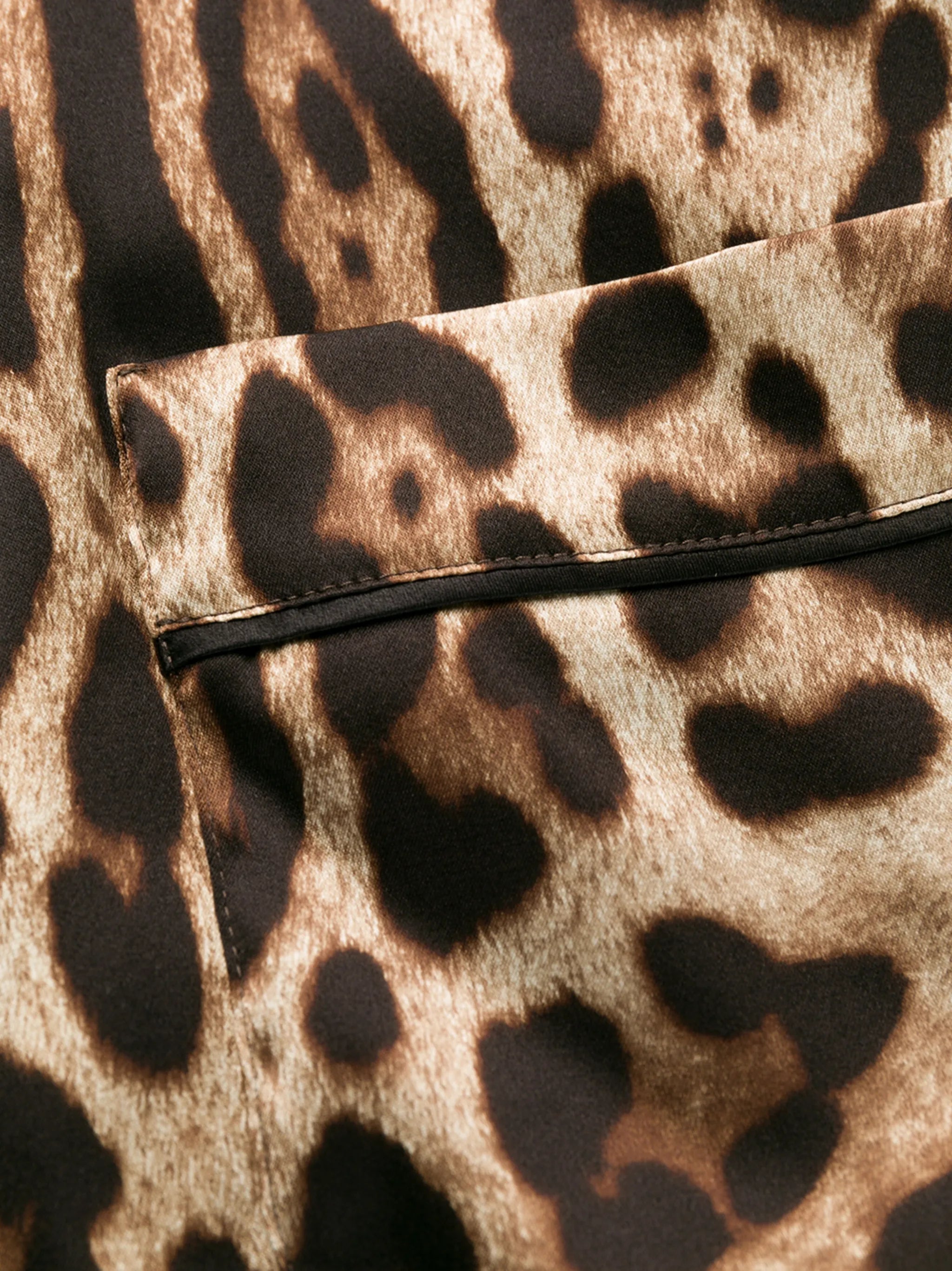 leopard-print belted pajama shirt