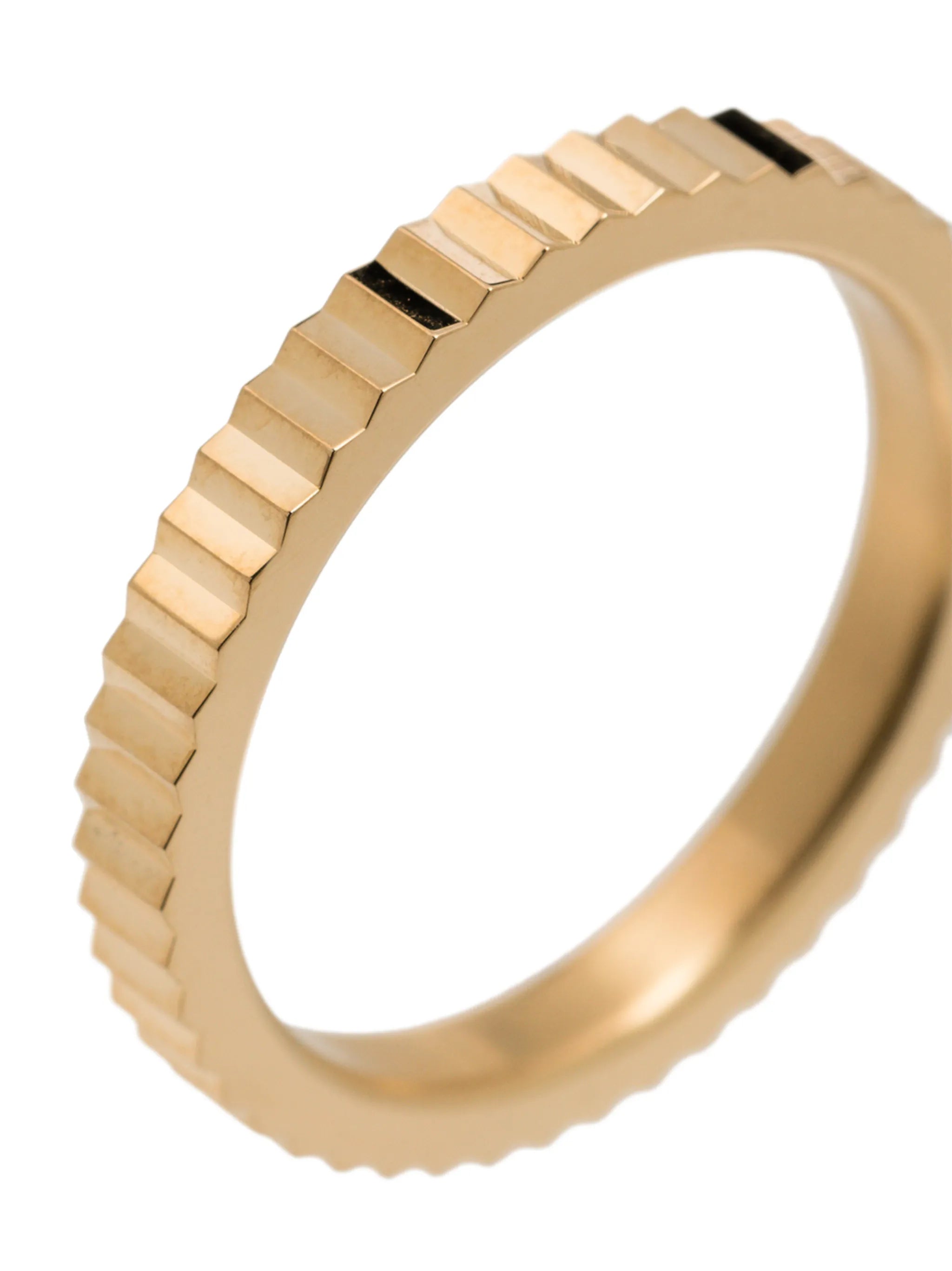 18kt yellow gold single Guilloche ring