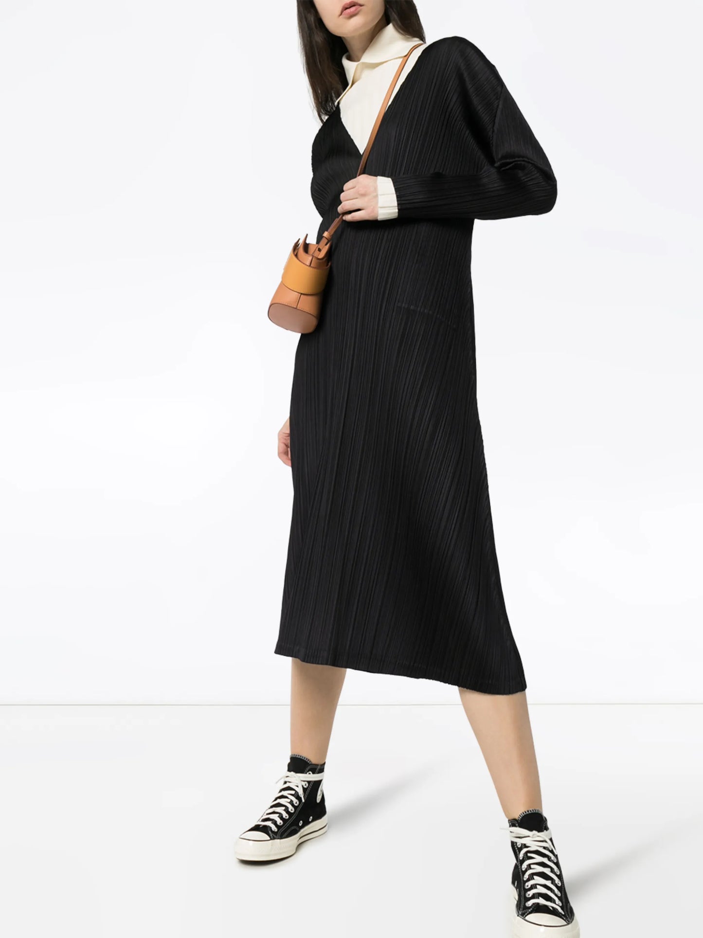 V-neck plissé midi dress