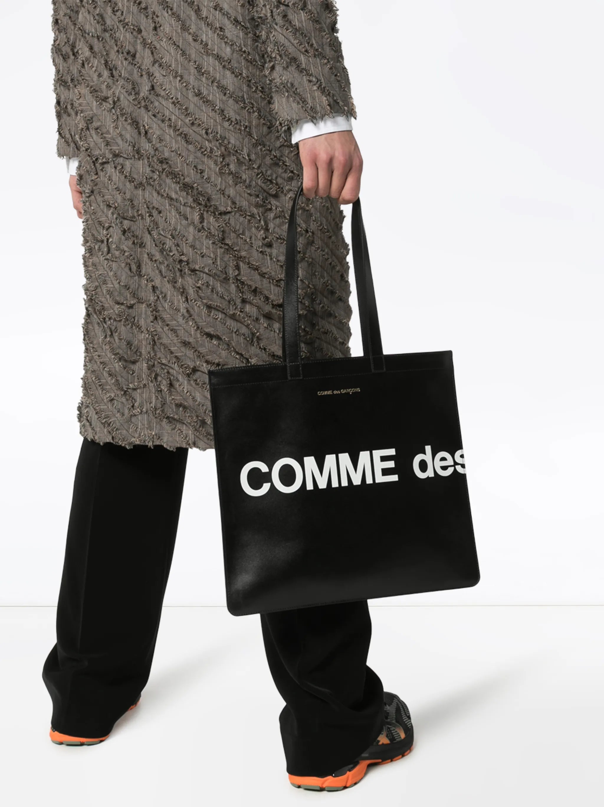 logo-print leather shoulder bag