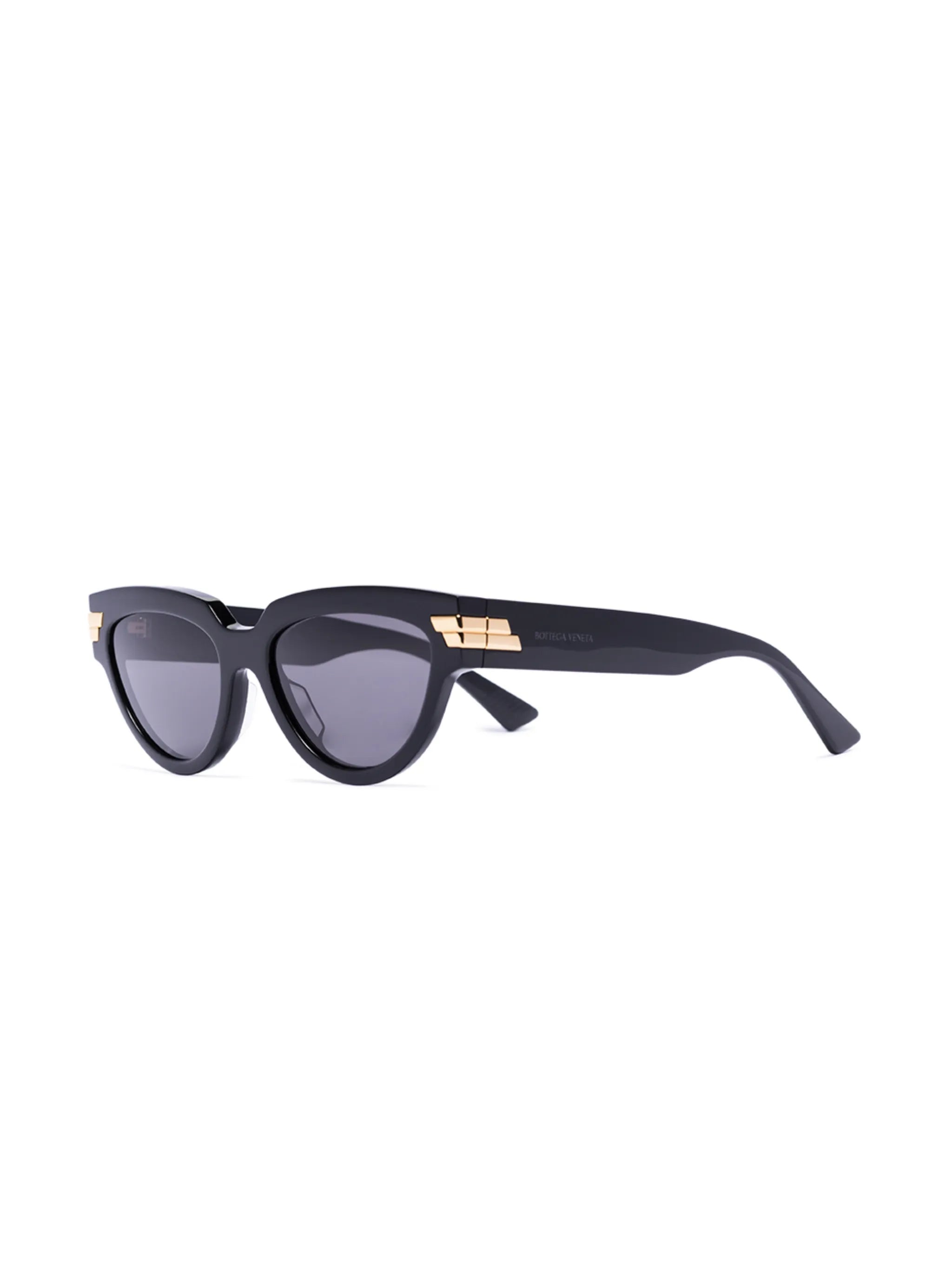 cat eye-frame sunglasses