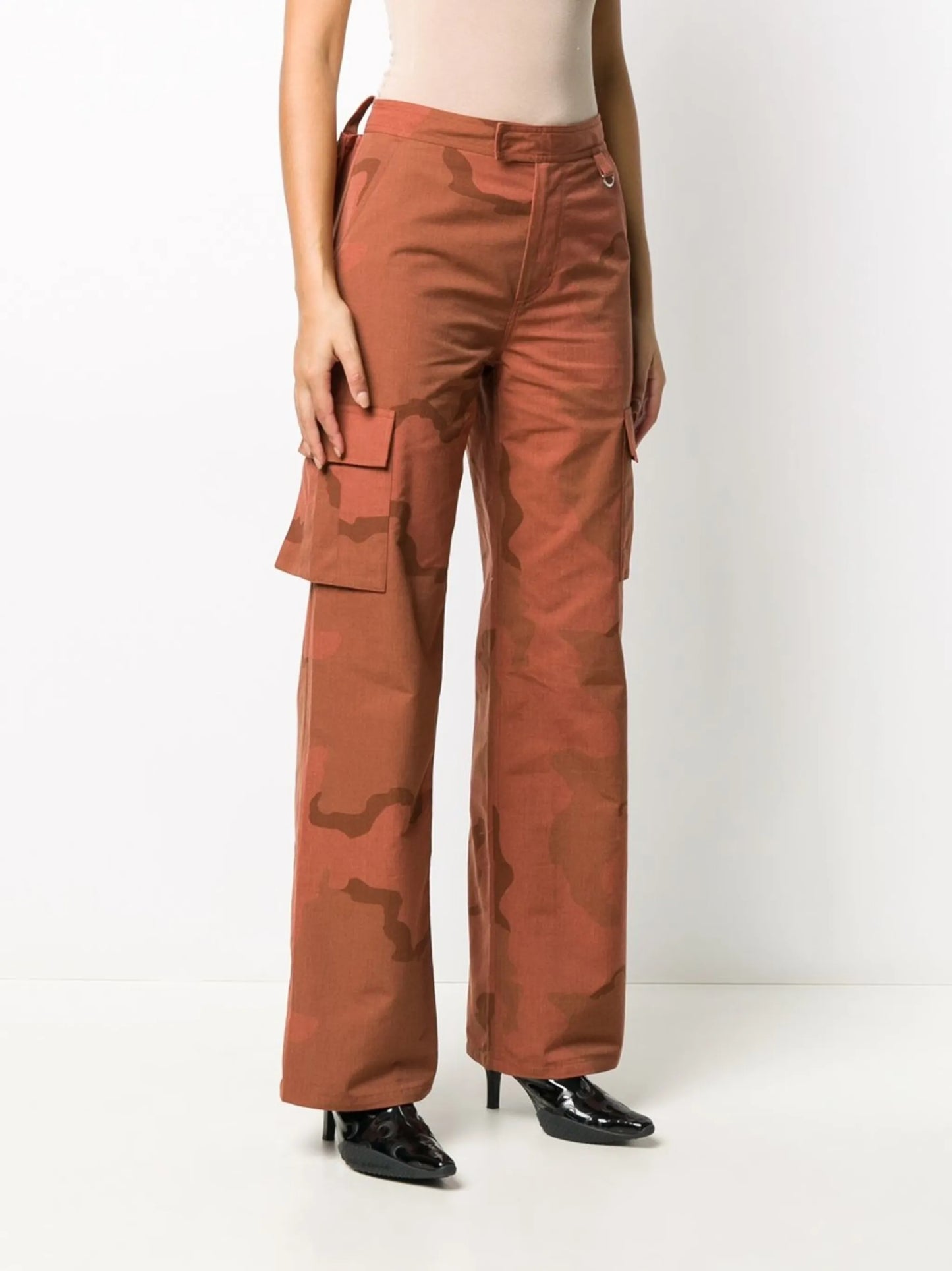 camouflage-print trousers