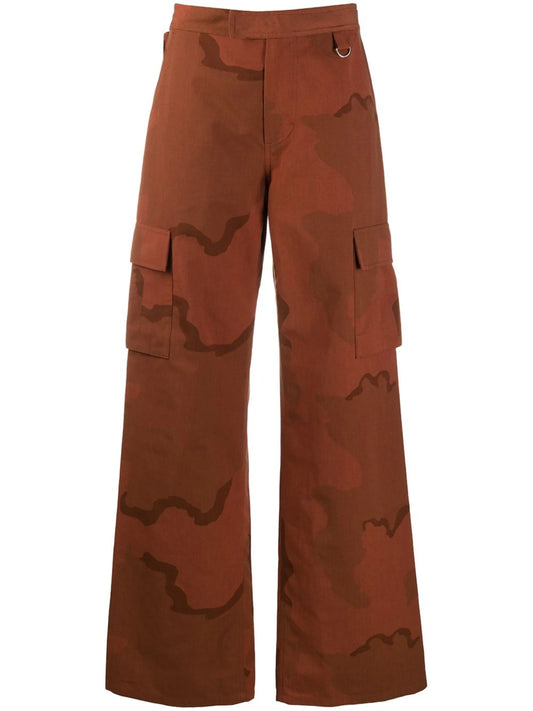 camouflage-print trousers