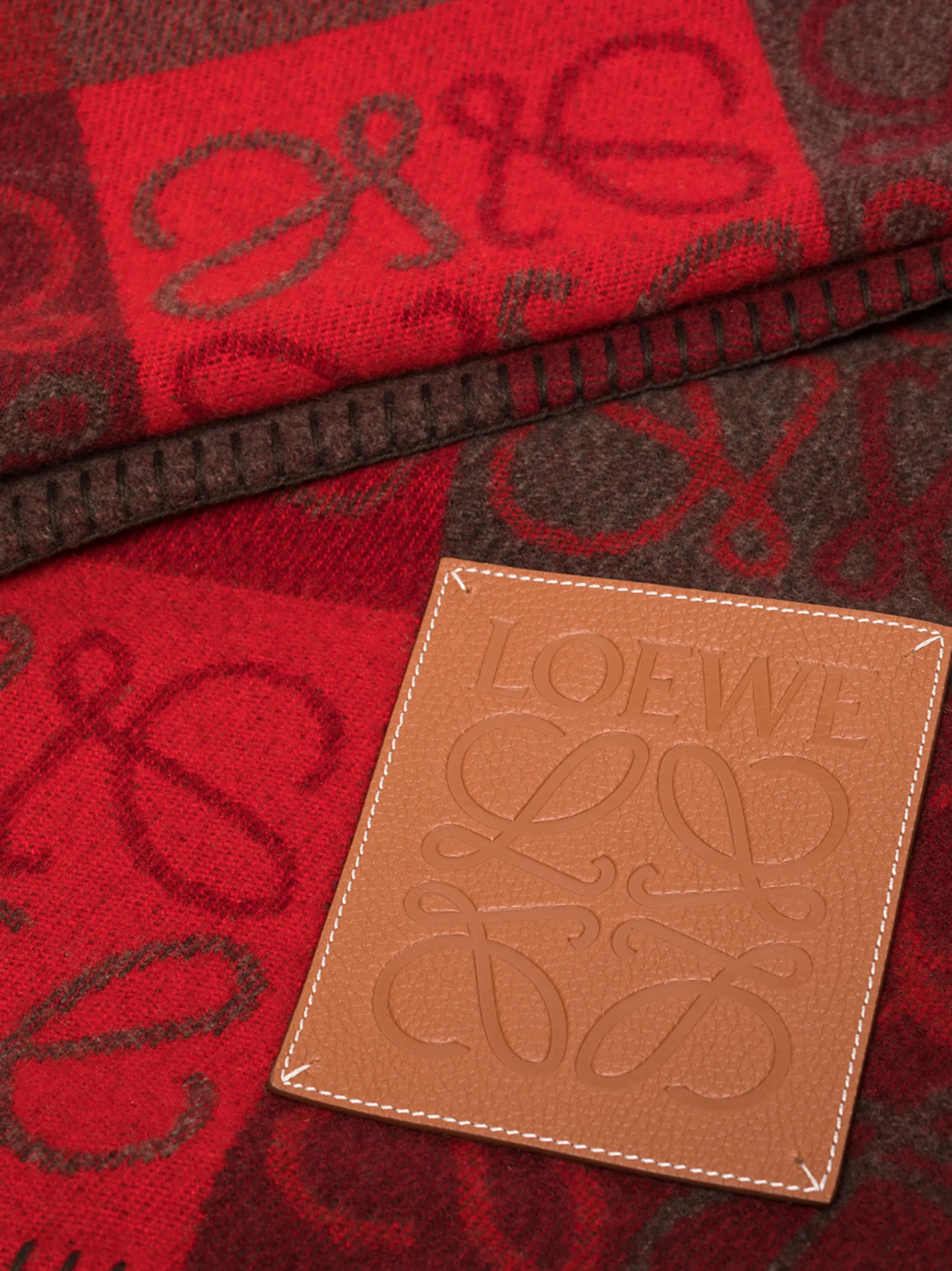 Anagram jacquard scarf