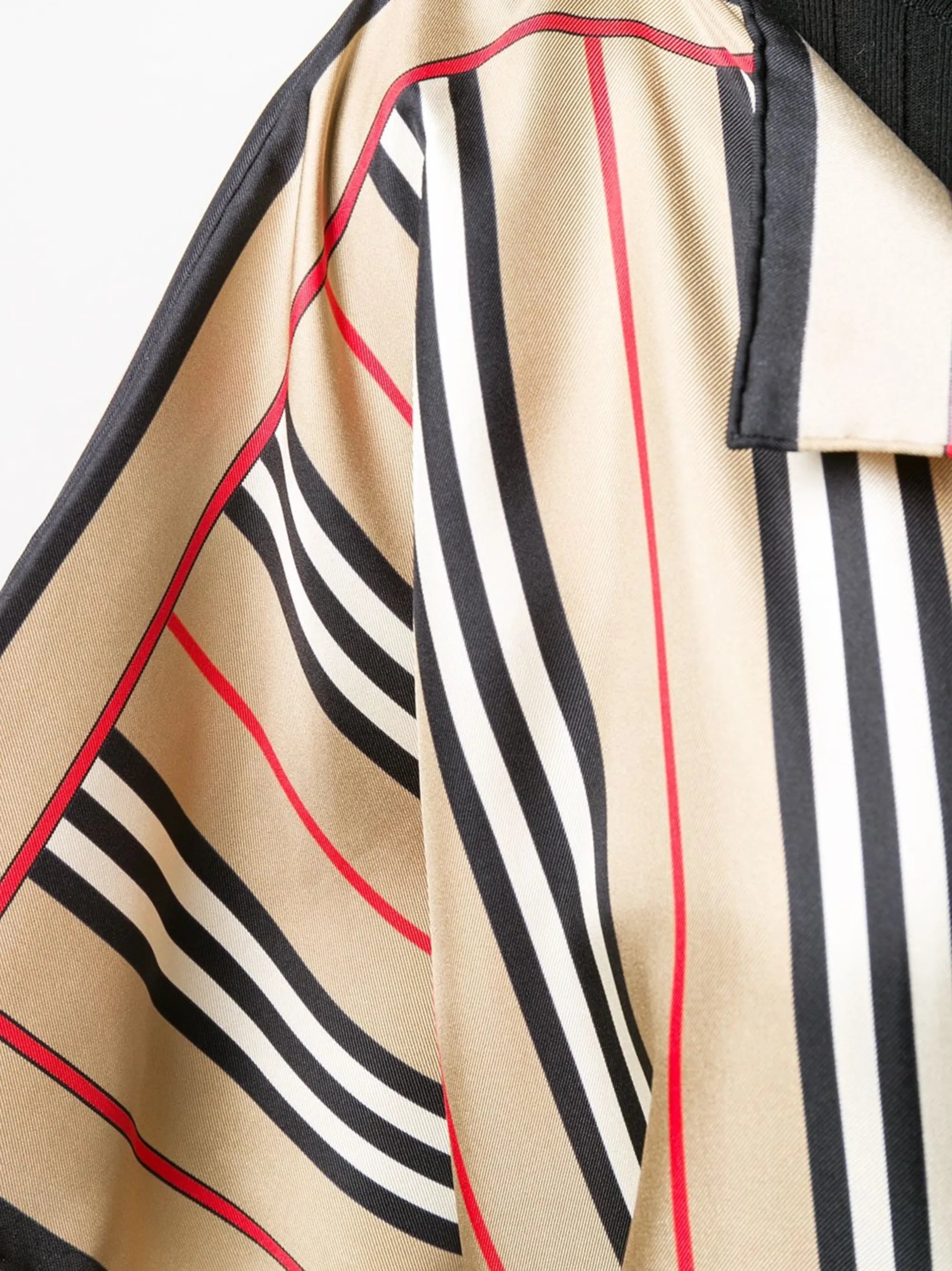 Icon checked silk cape