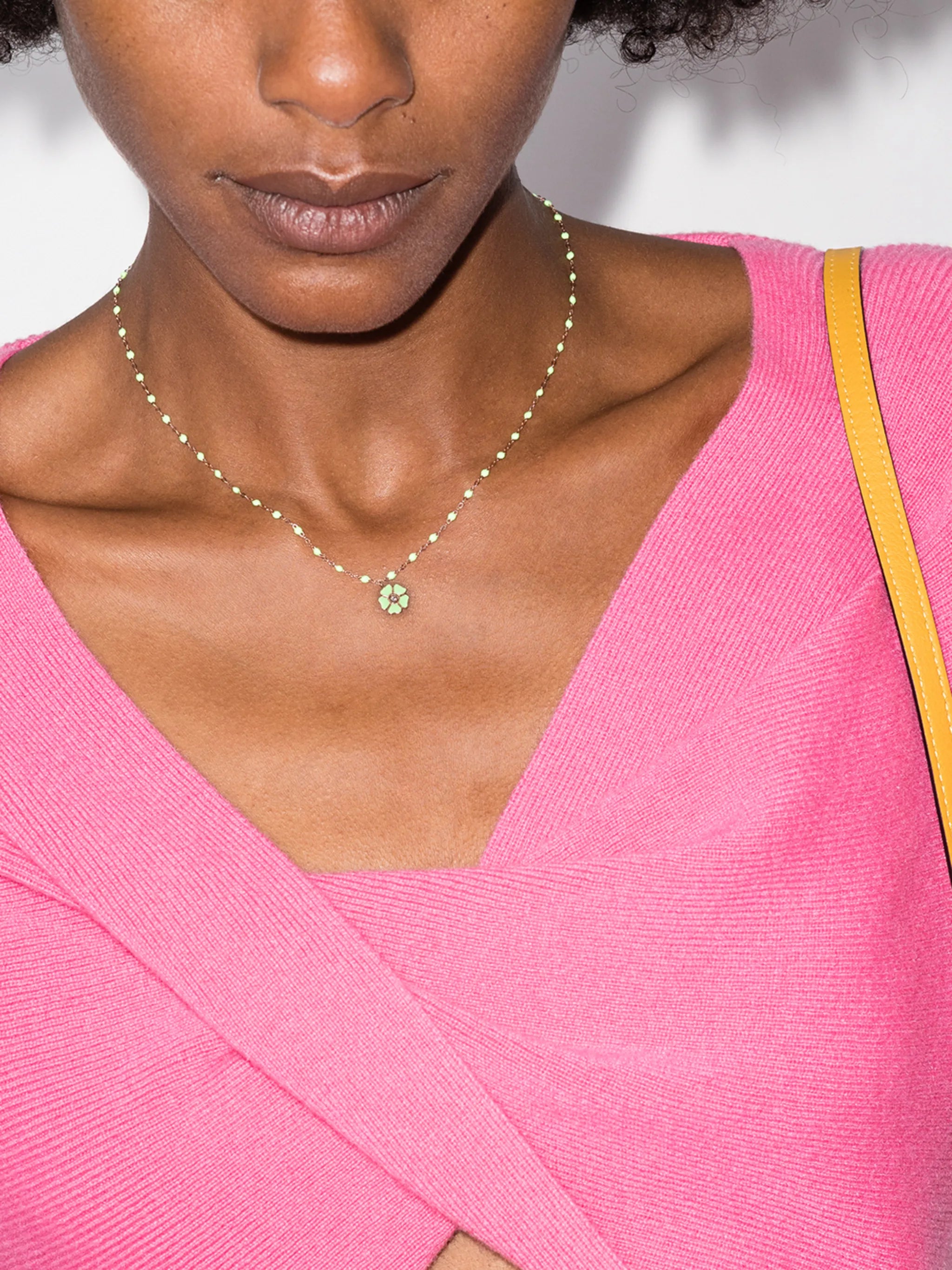18kt yellow gold beaded floral-pendant necklace
