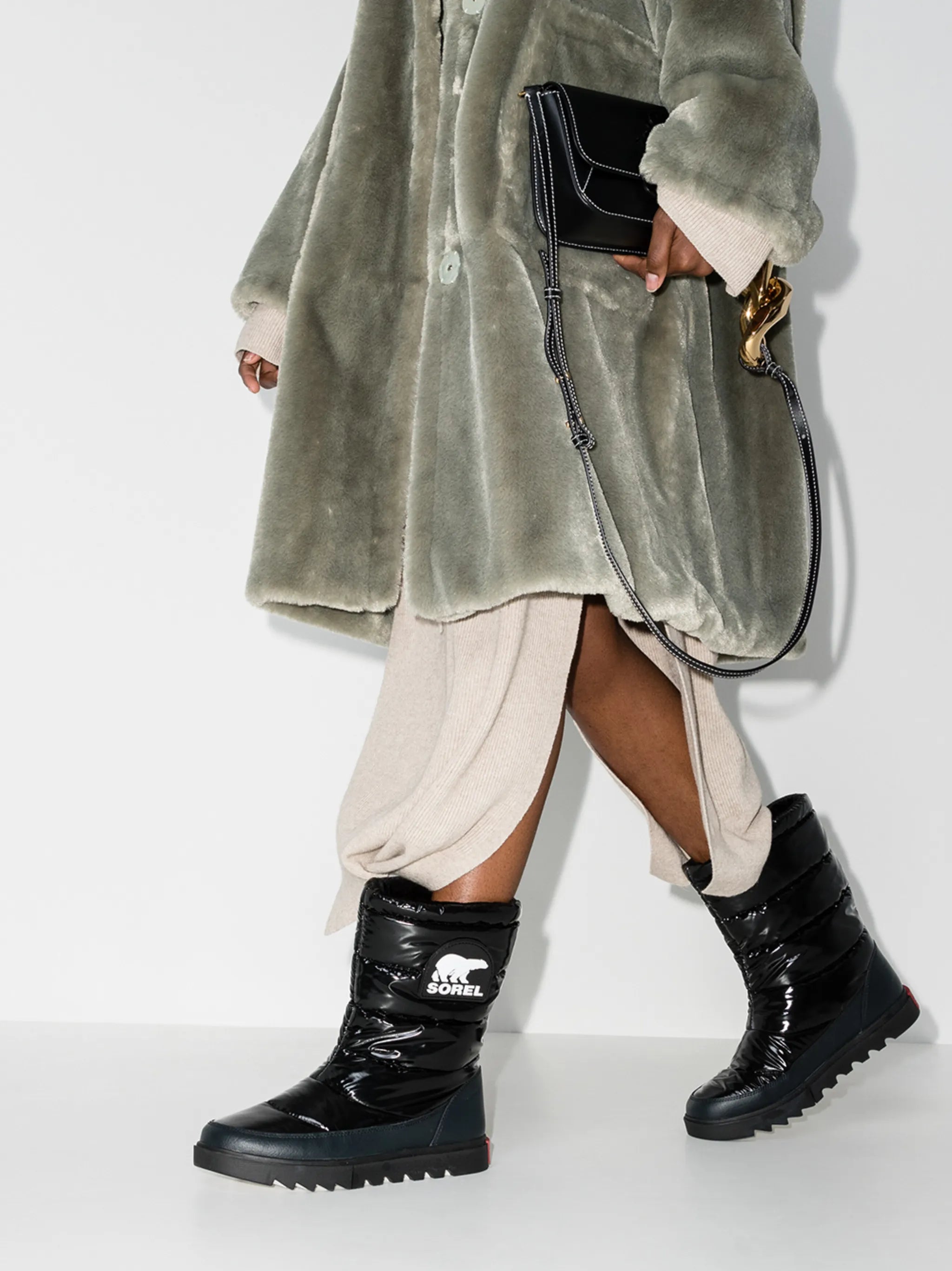 Joan of Arctic puffer boots