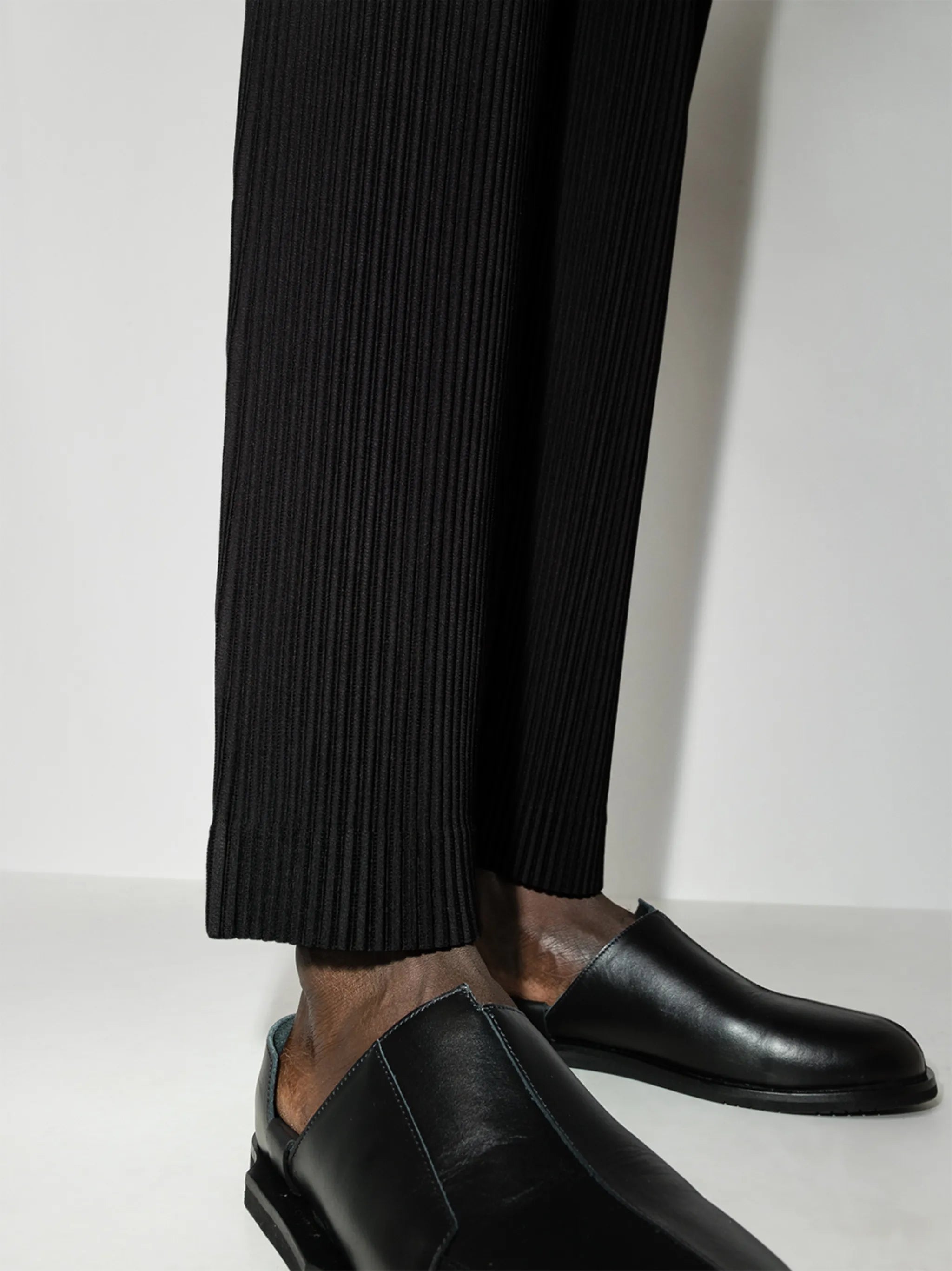 plissé straight-leg trousers