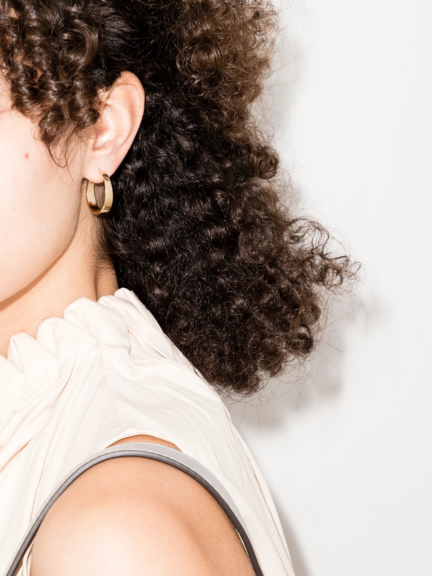 18kt yellow gold Meryl hoop earrings