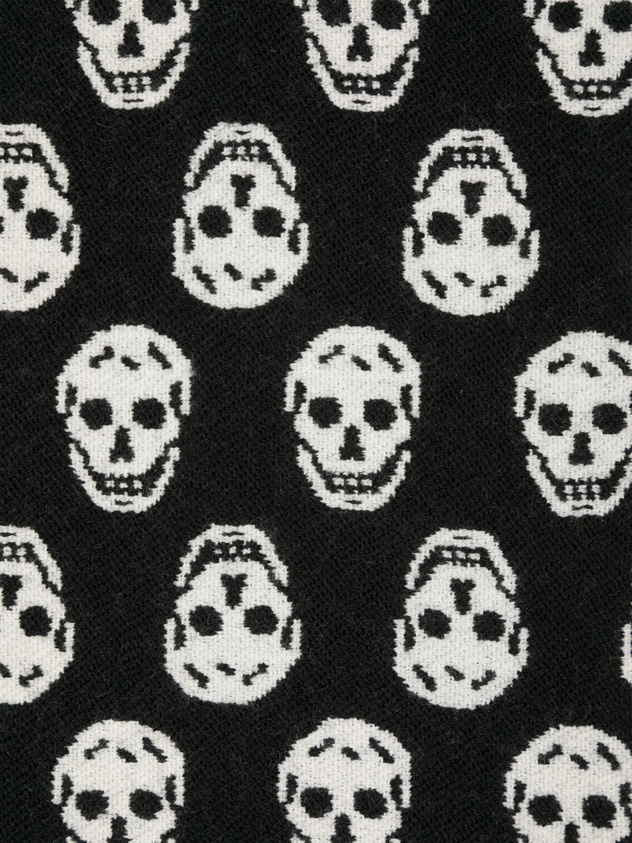 Skull-motif fringed scarf