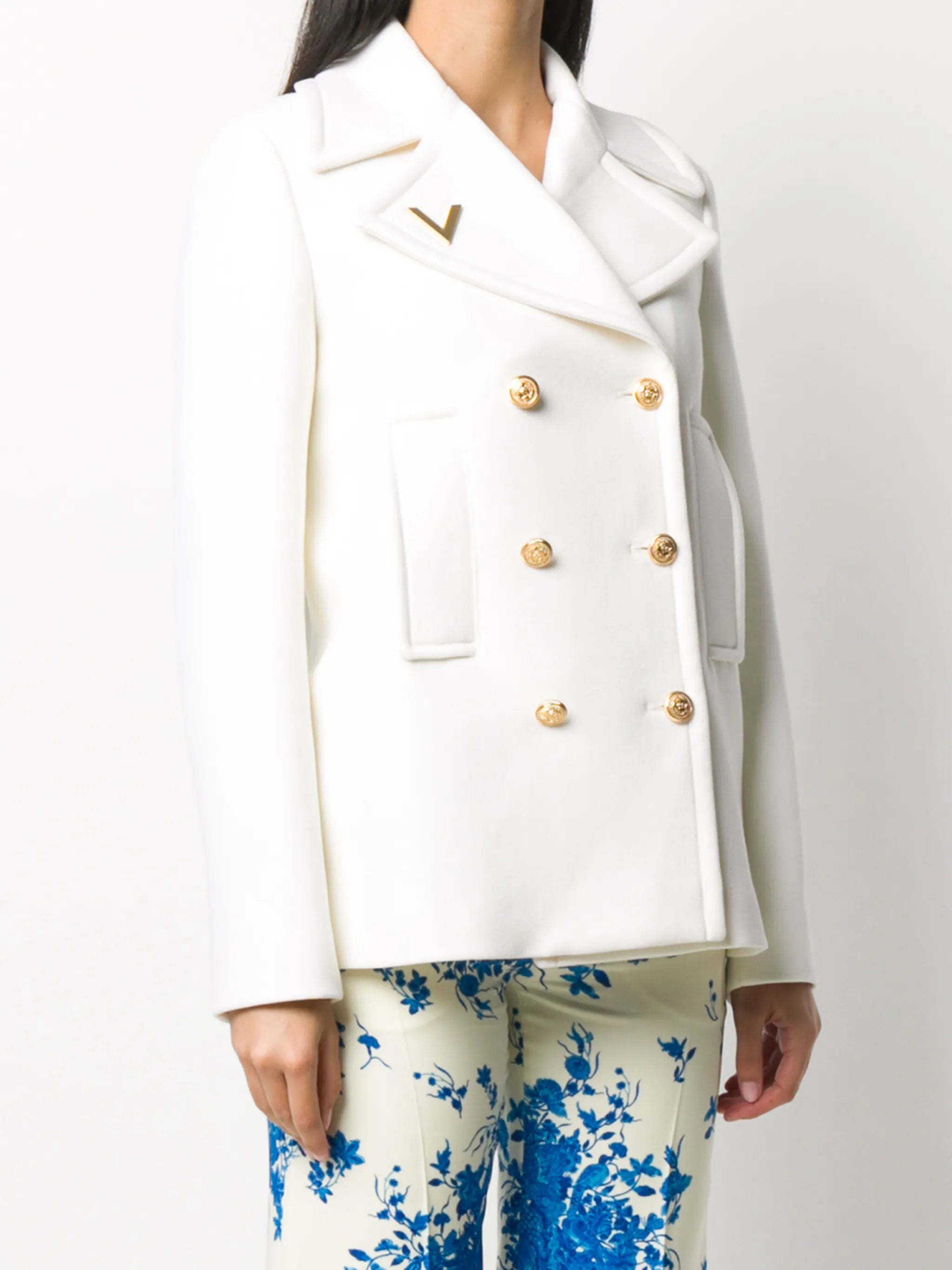 V-plaque double-breasted jacket