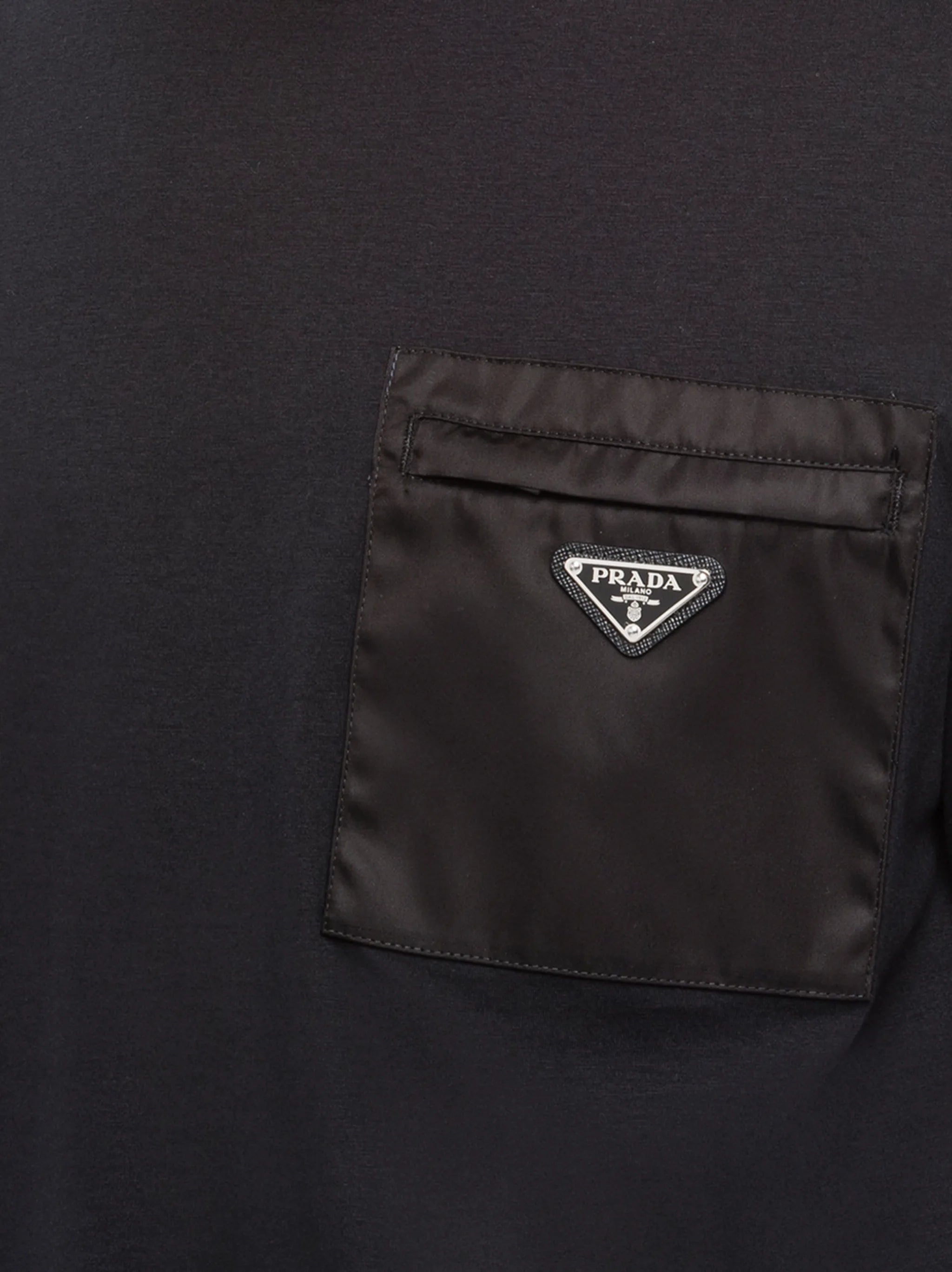 zip-pocket cotton T-shirt