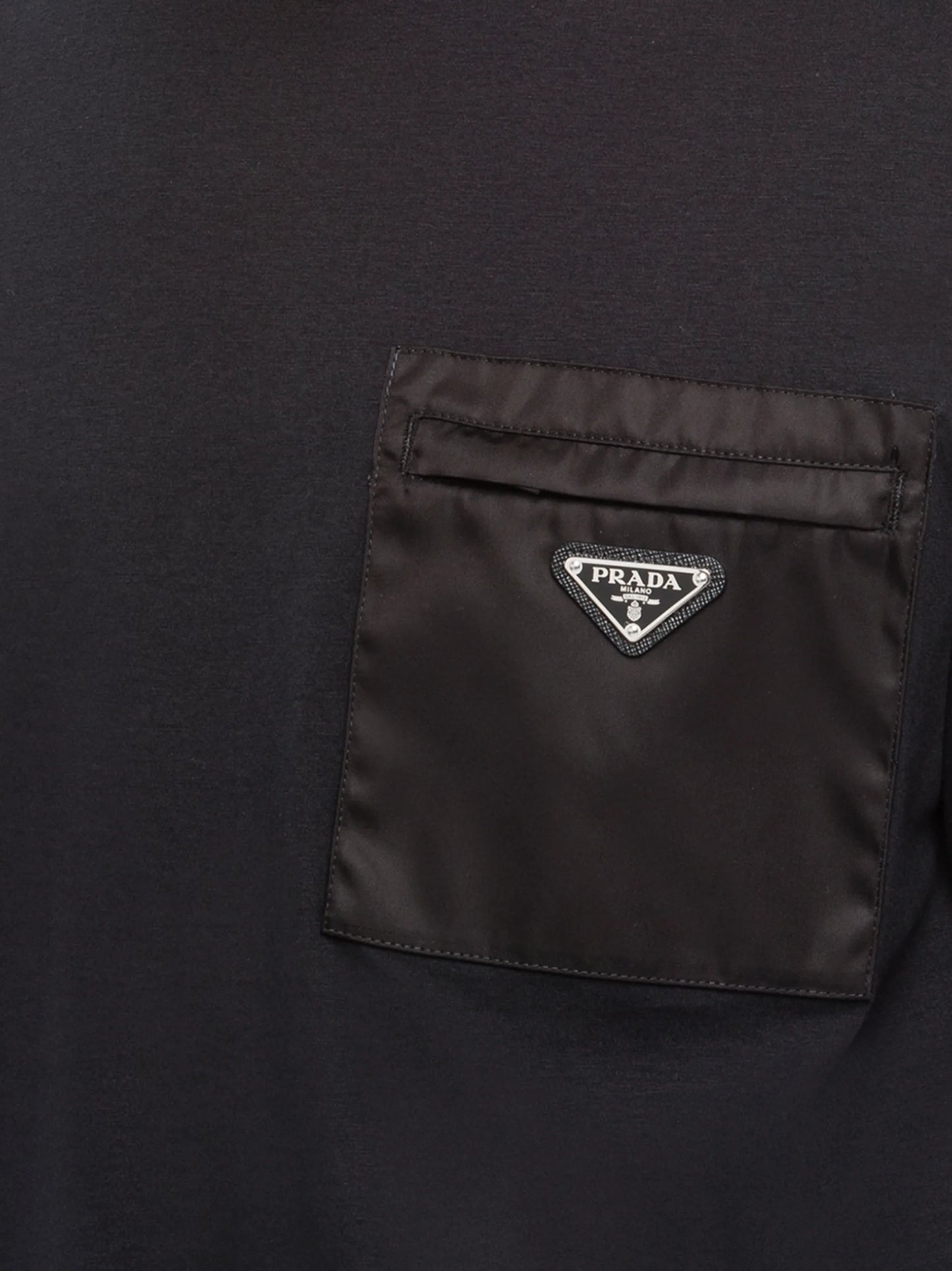 zip-pocket cotton T-shirt
