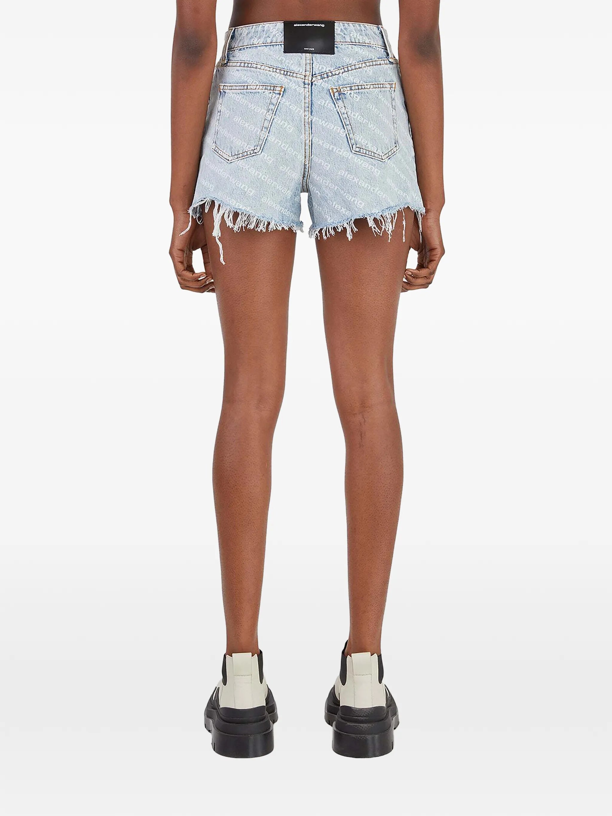 bite-logo short in pebble bleach denim