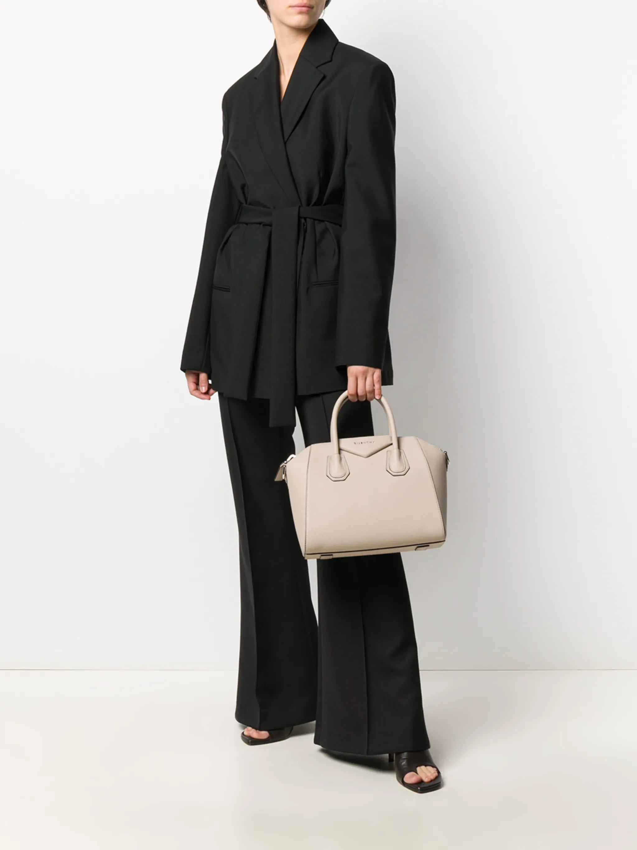 Antigona leather shoulder bag