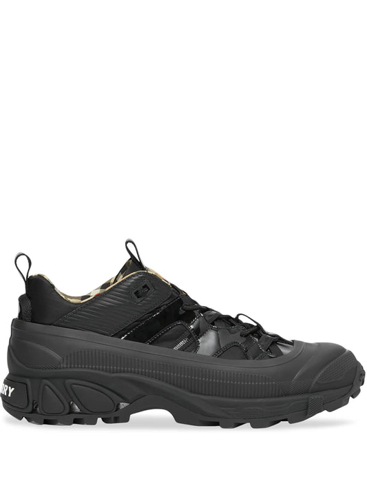 multi-panel design low-top sneakers