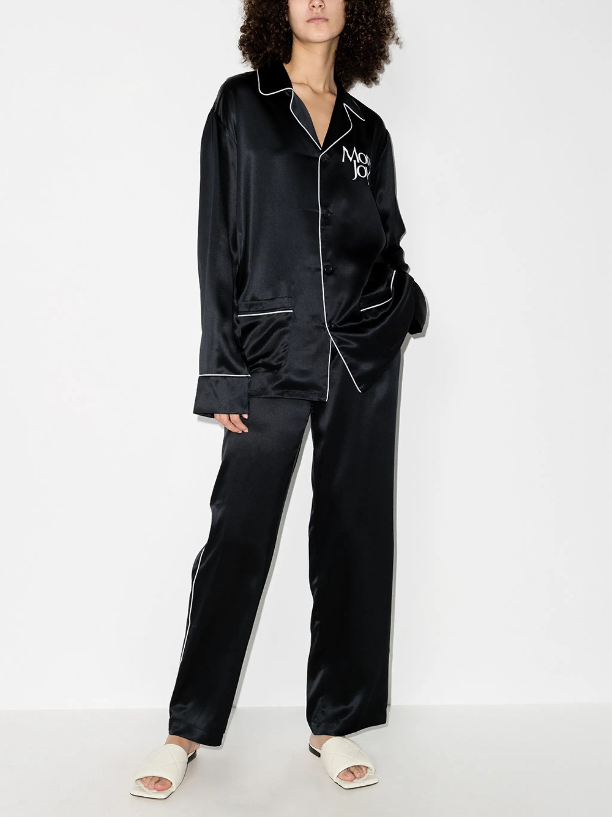 logo pyjamas set