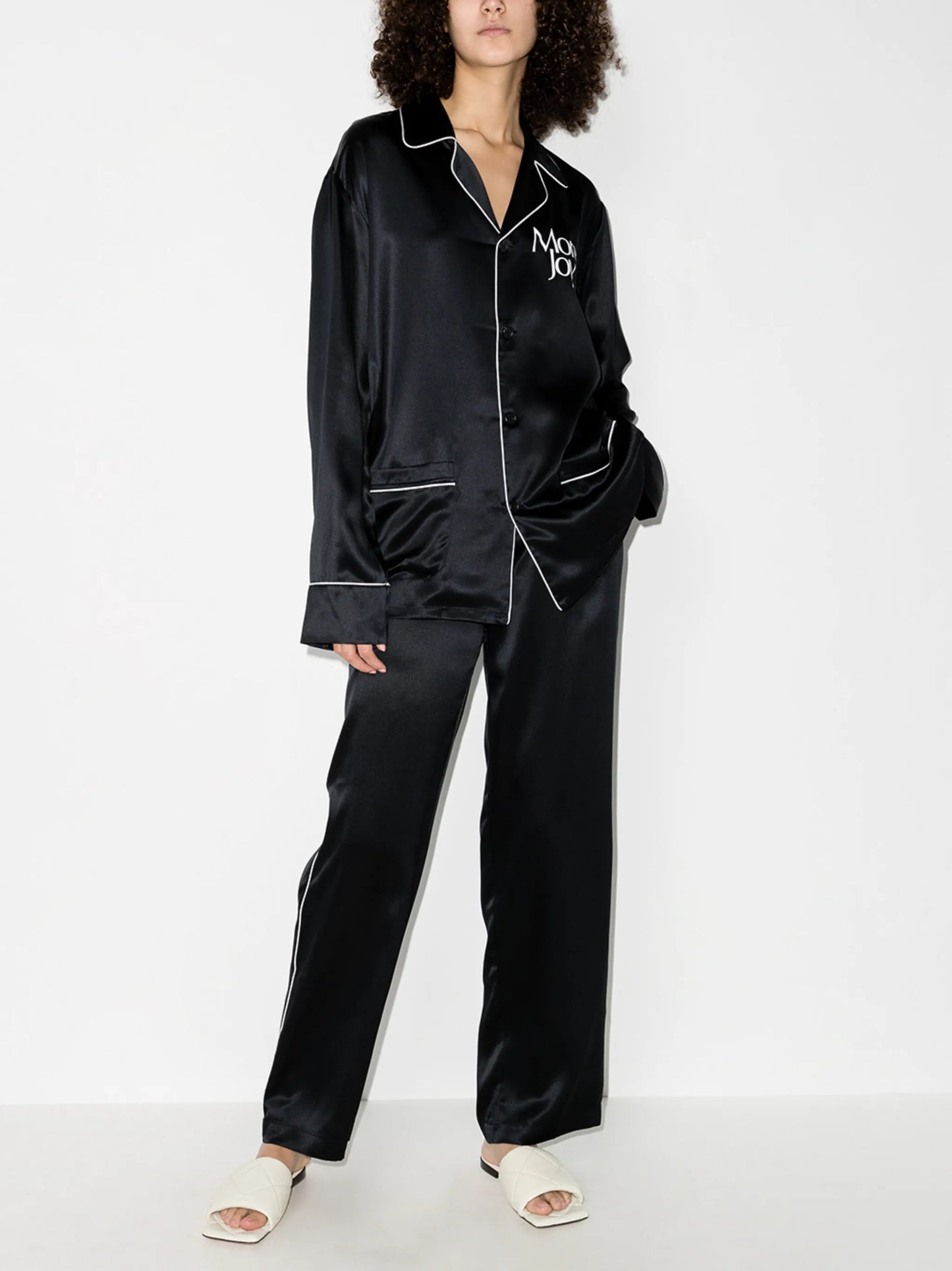 logo pyjamas set