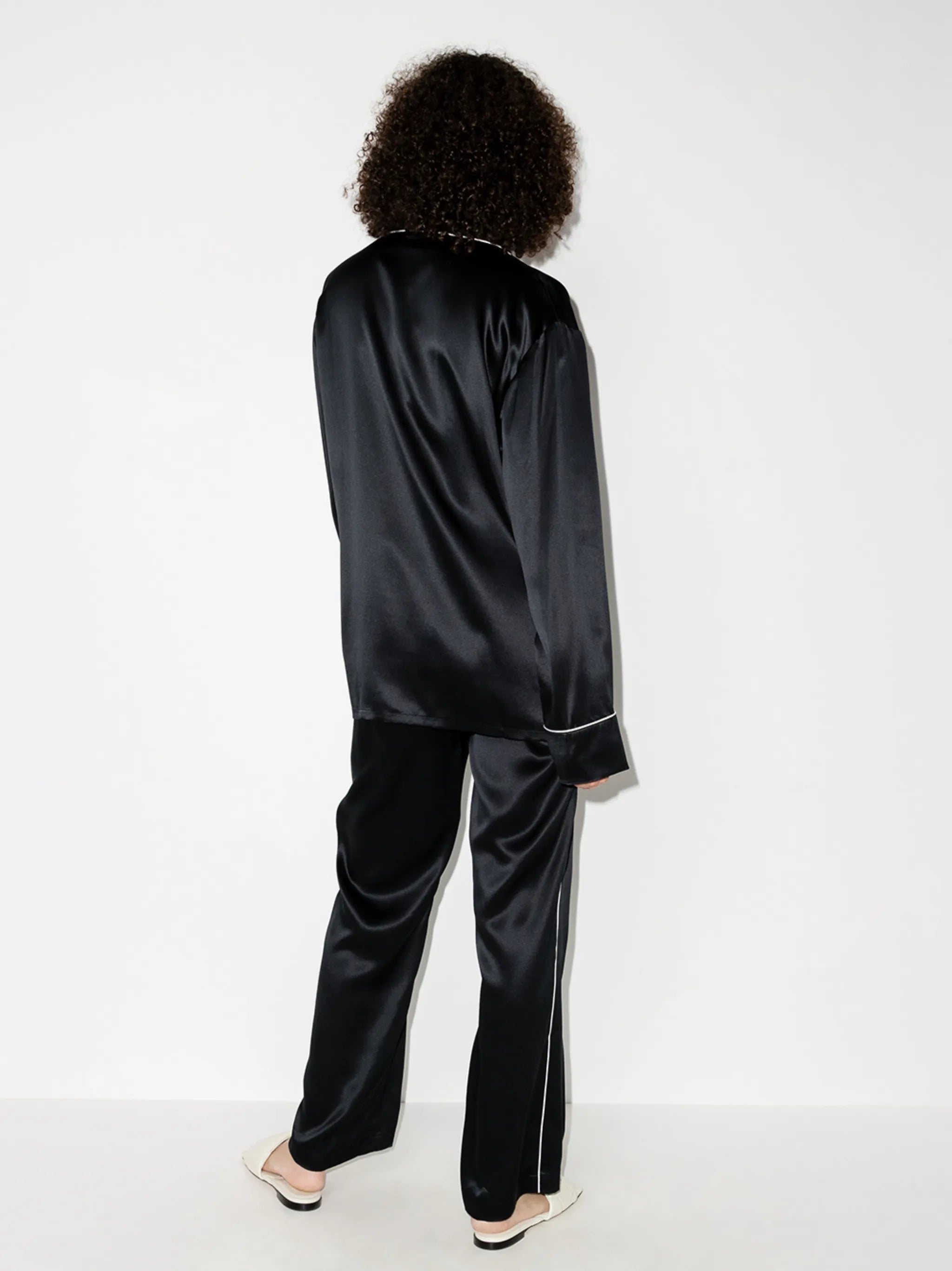logo pyjamas set