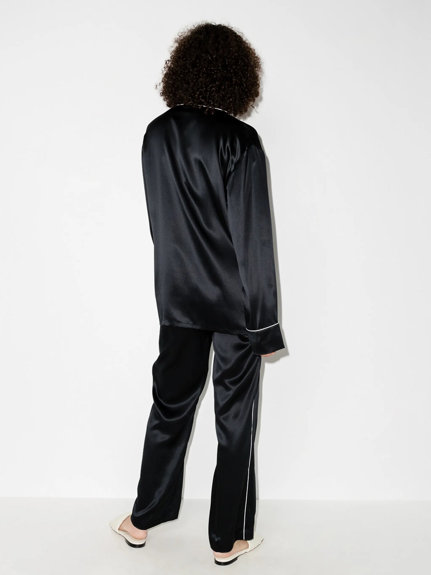 logo pyjamas set