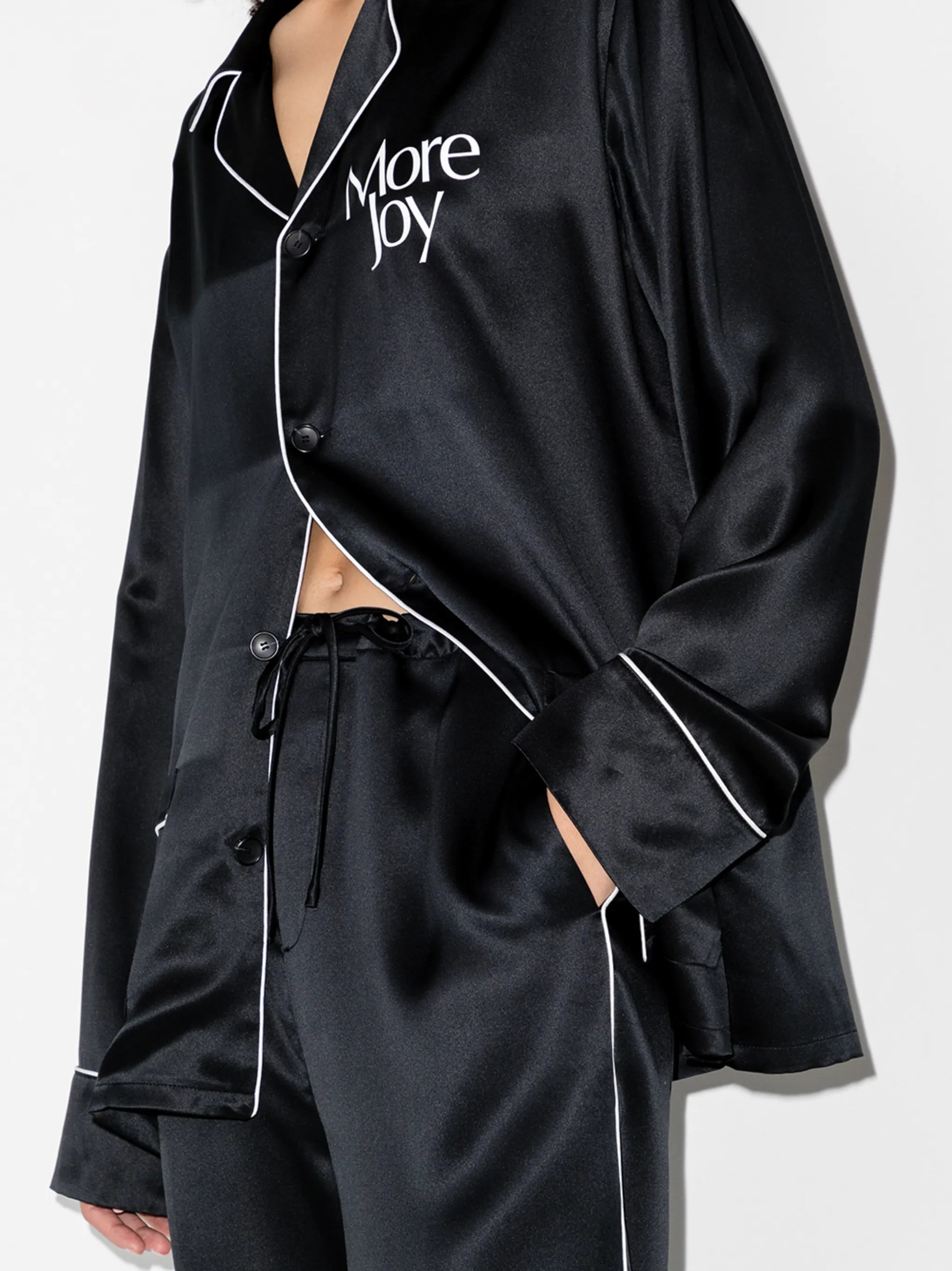 logo pyjamas set
