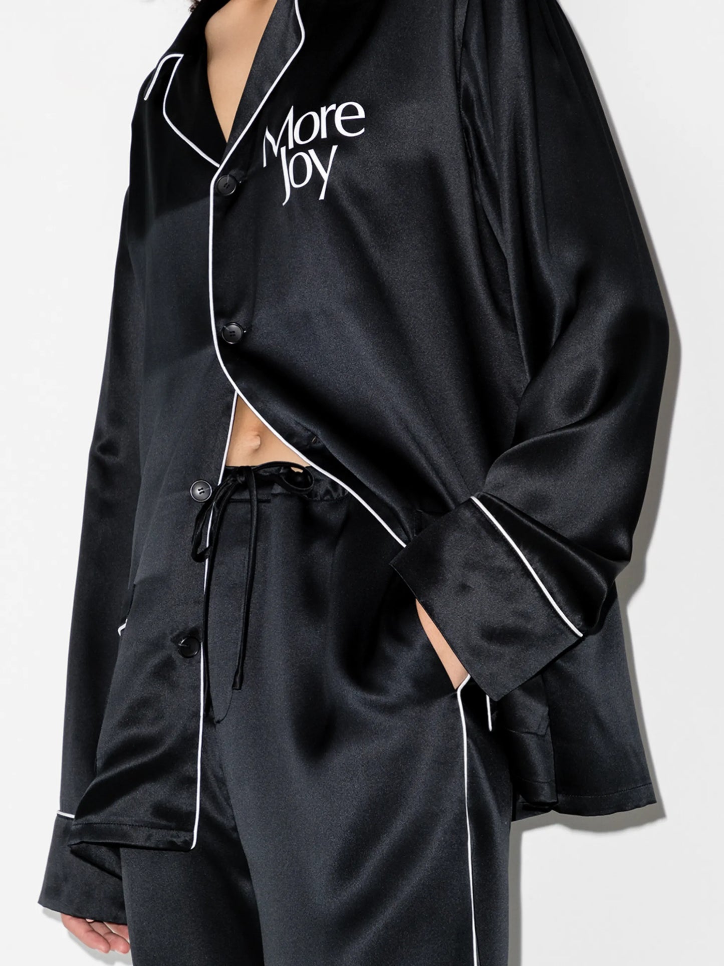 logo pyjamas set