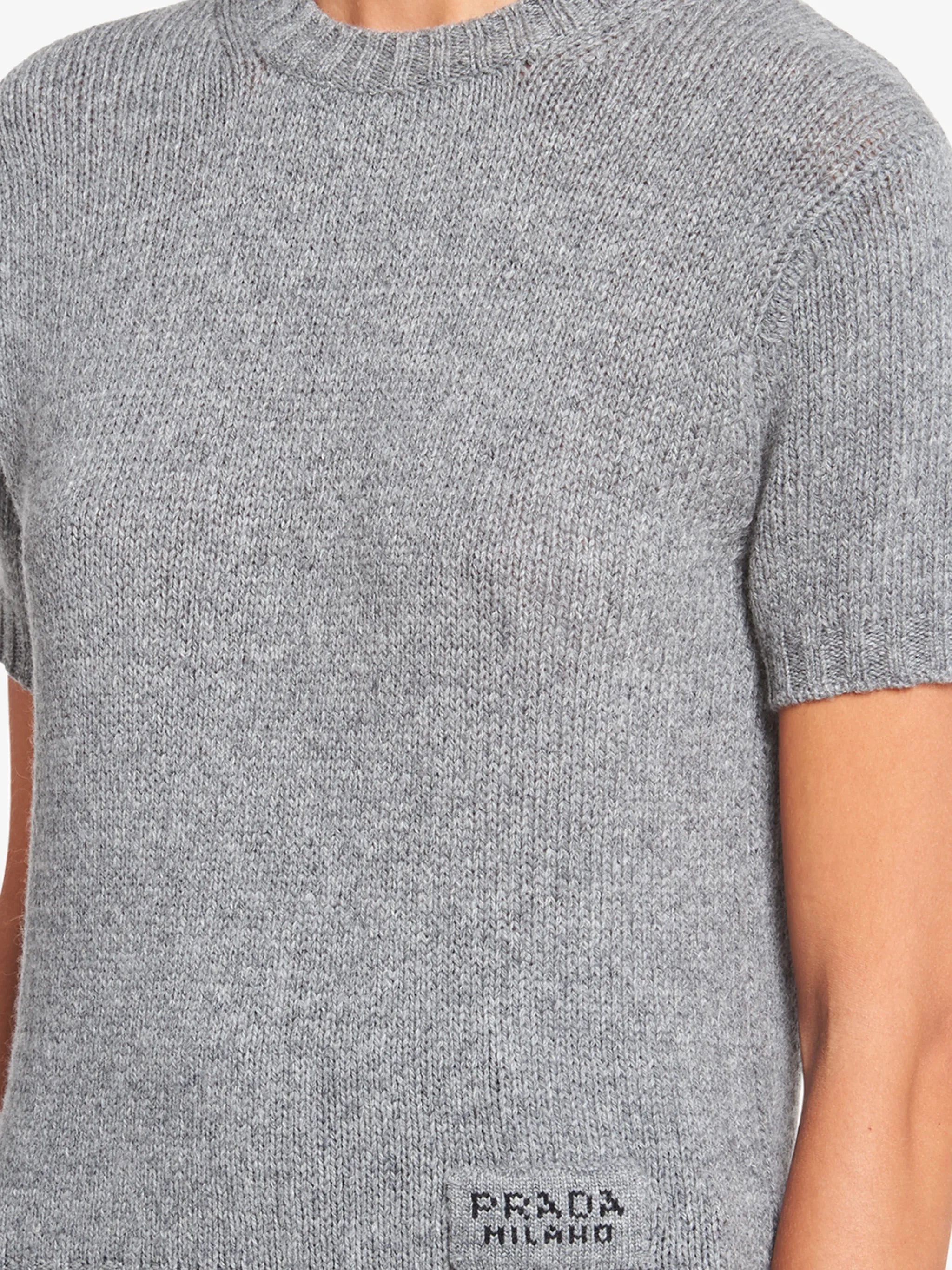 crew-neck shortsleeve jumper